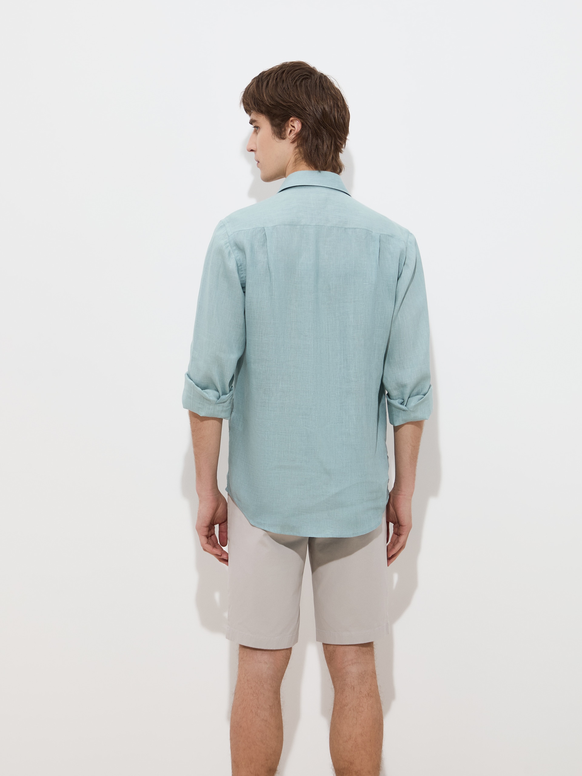Camisa Regular Fit em Linho Azul-claro-4