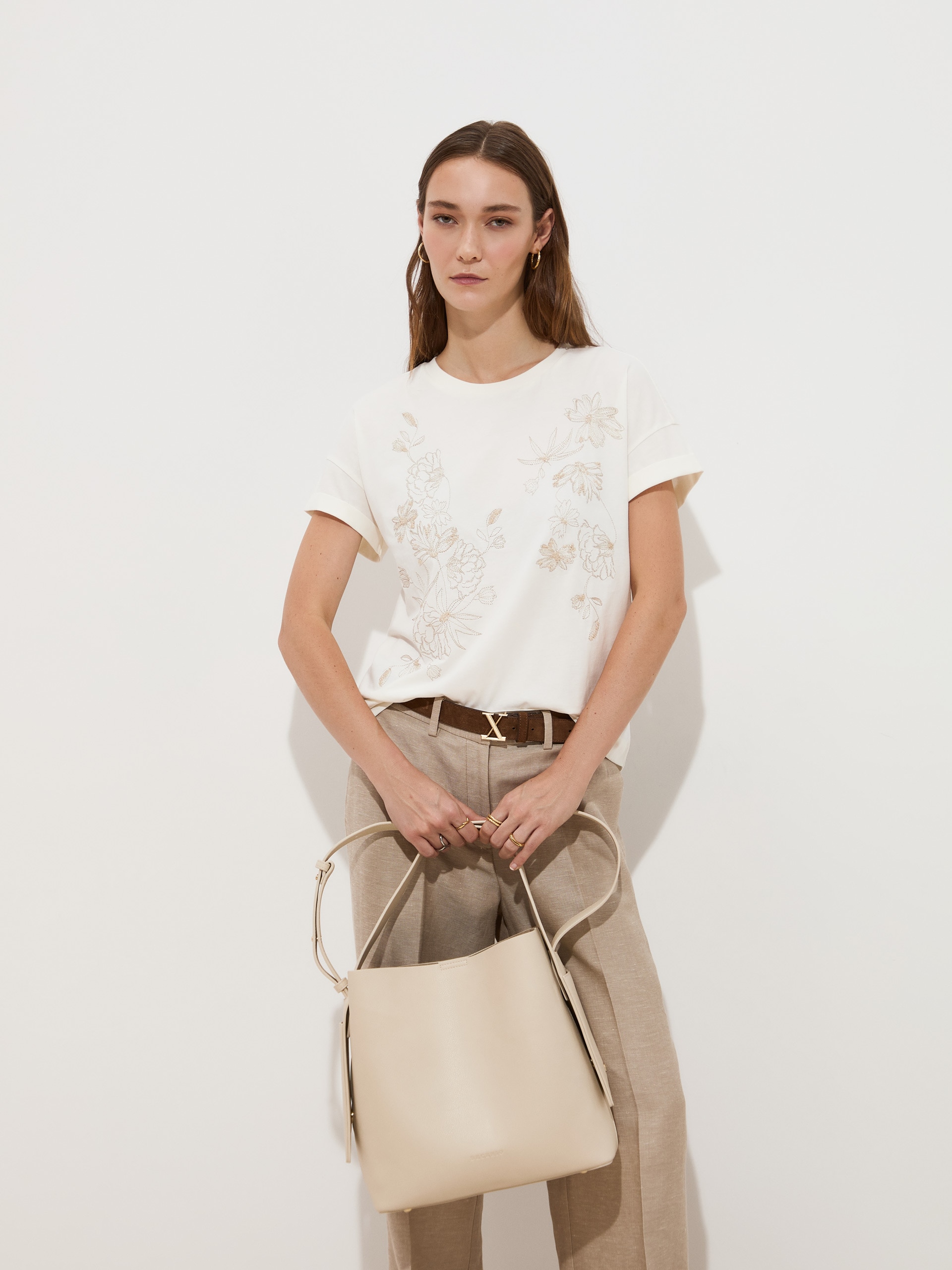 T-Shirt em Algodão com Bordados Florais Cru-2
