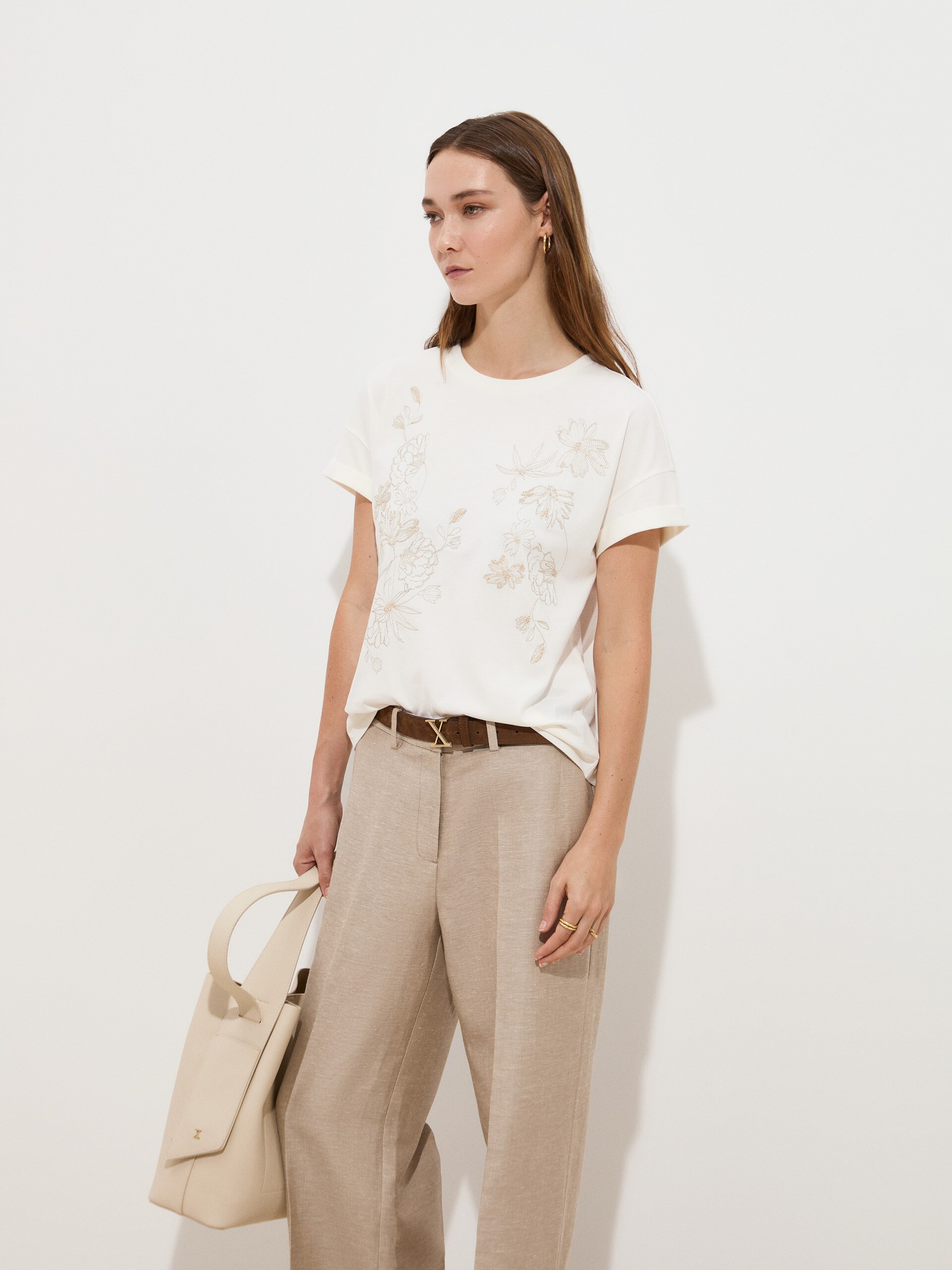 T-Shirt em Algodão com Bordados Florais Cru-3