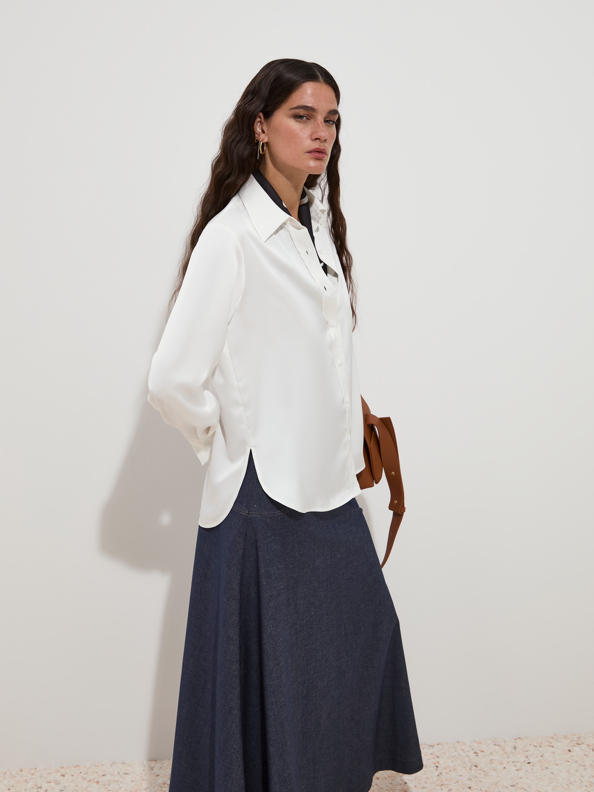 Camisa Fluída Acetinada Cru-3
