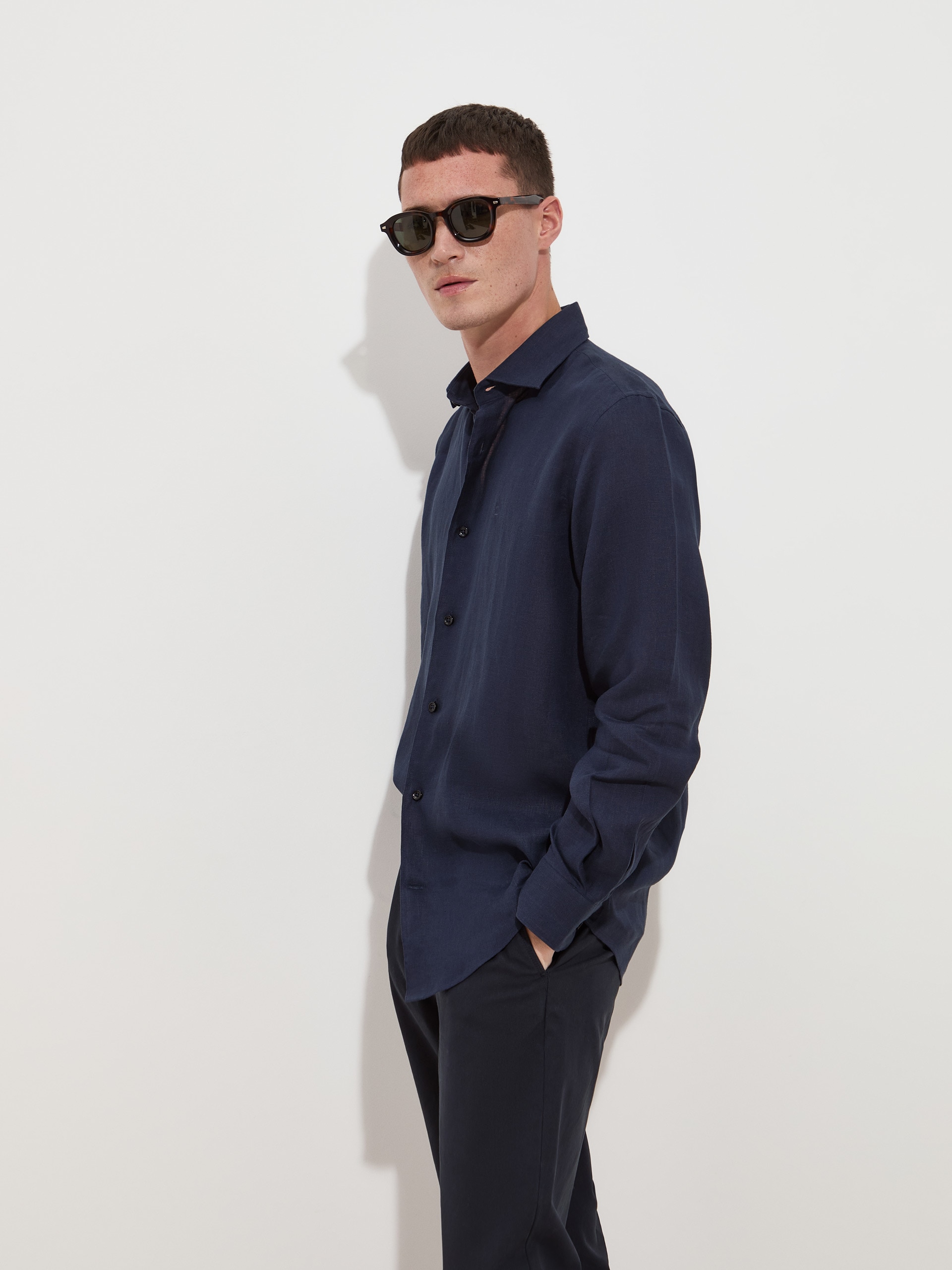 Camisa Regular Fit em Linho Azul-marinho-3