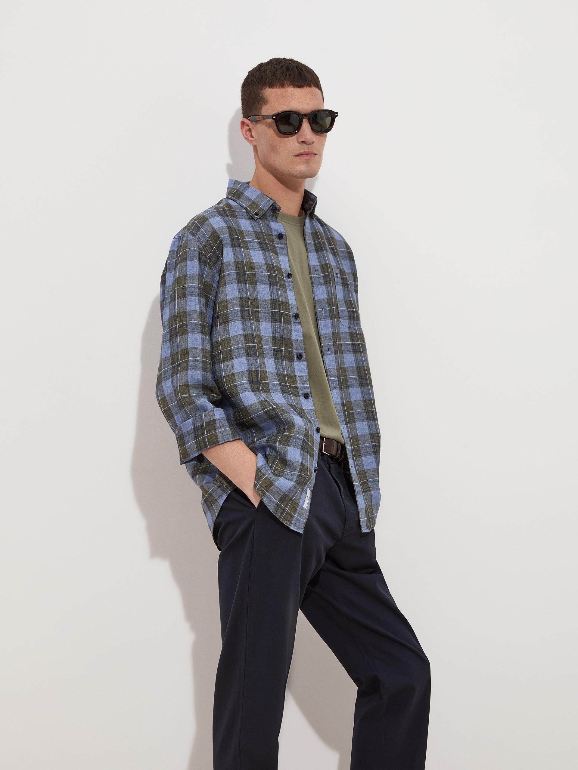 Camisa Regular Fit com Padrão Xadrez em Linho Verde-escuro-3