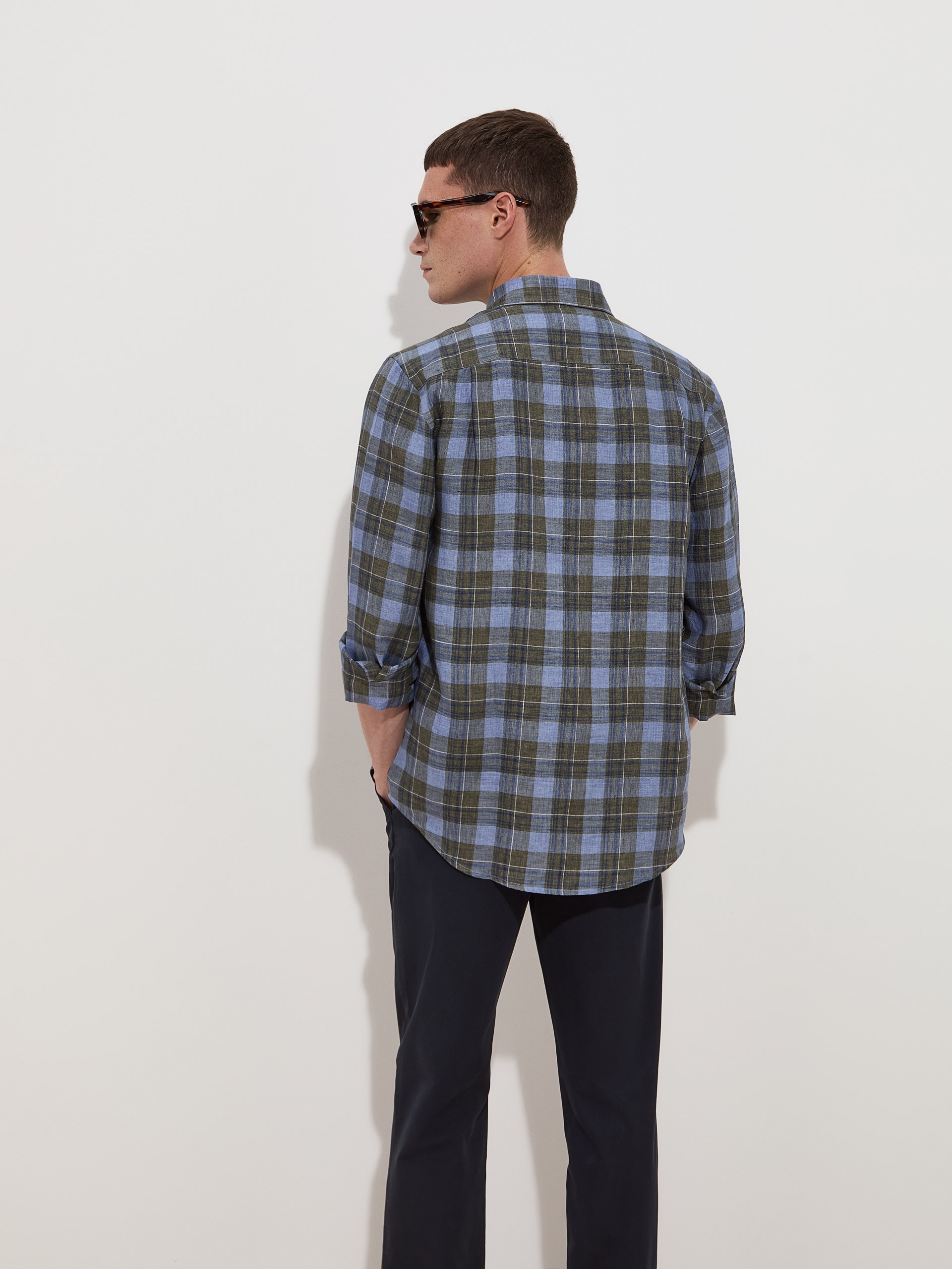 Camisa Regular Fit com Padrão Xadrez em Linho Verde-escuro-4