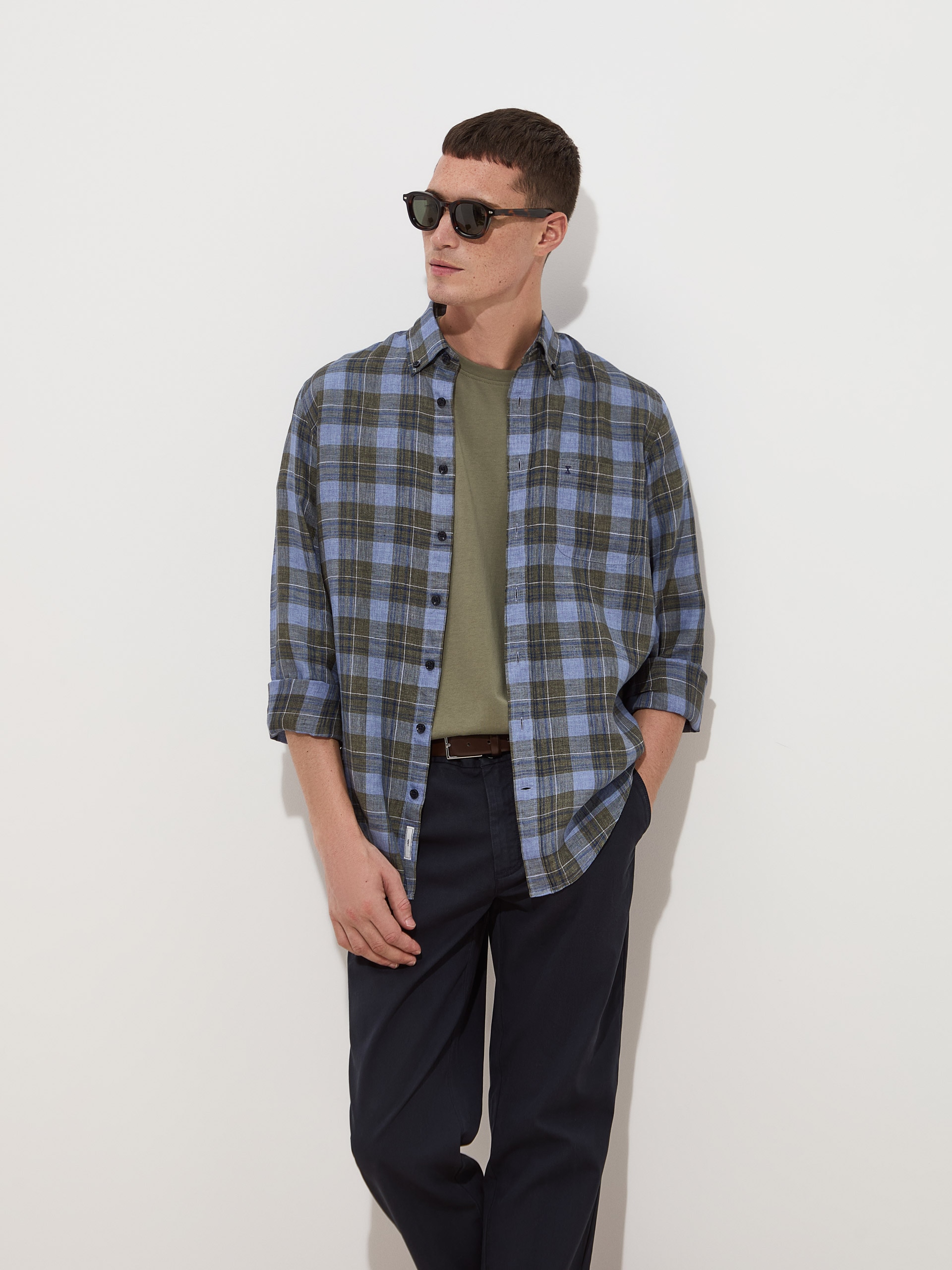 Imagem 0 de Camisa Regular Fit com Padrão Xadrez em Linho