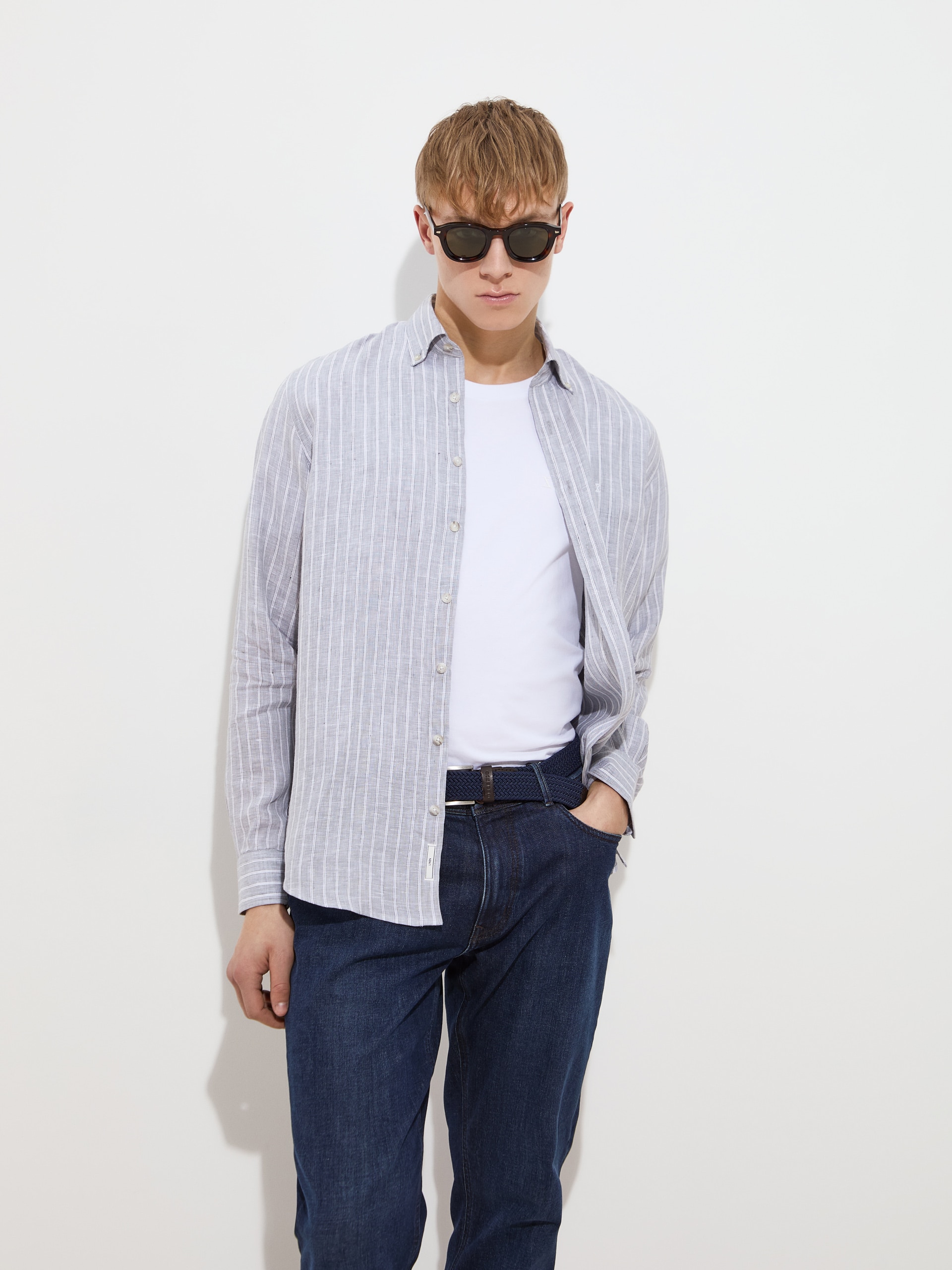 Imagem 0 de Camisa Regular Fit em Linho com Riscas