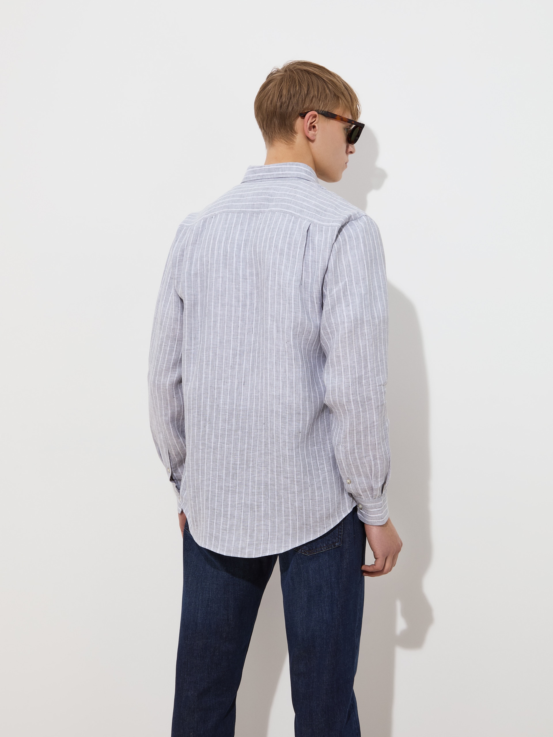 Camisa Regular Fit em Linho com Riscas Cinza-4