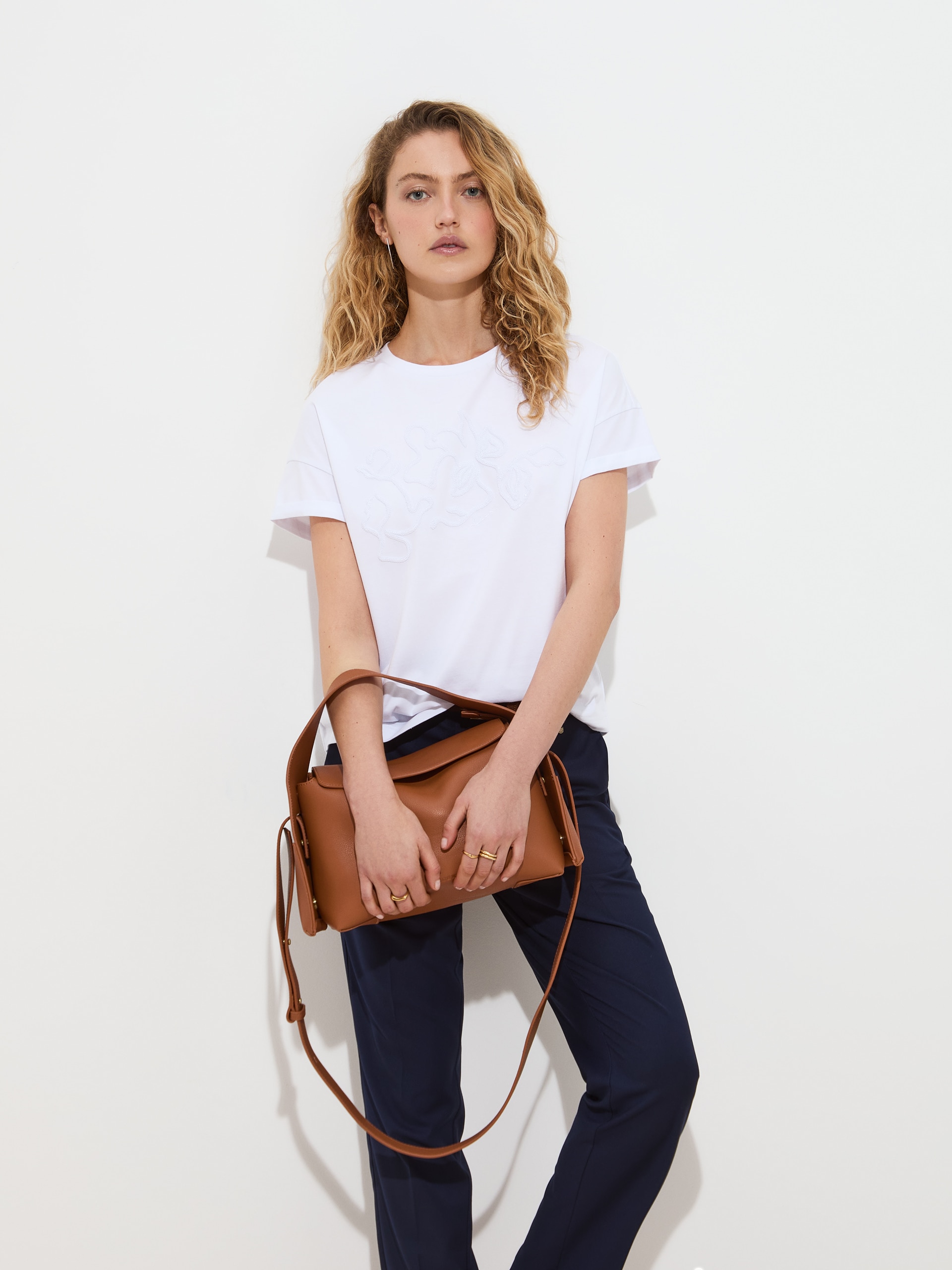 T-Shirt com Bordado em Relevo Branco-2