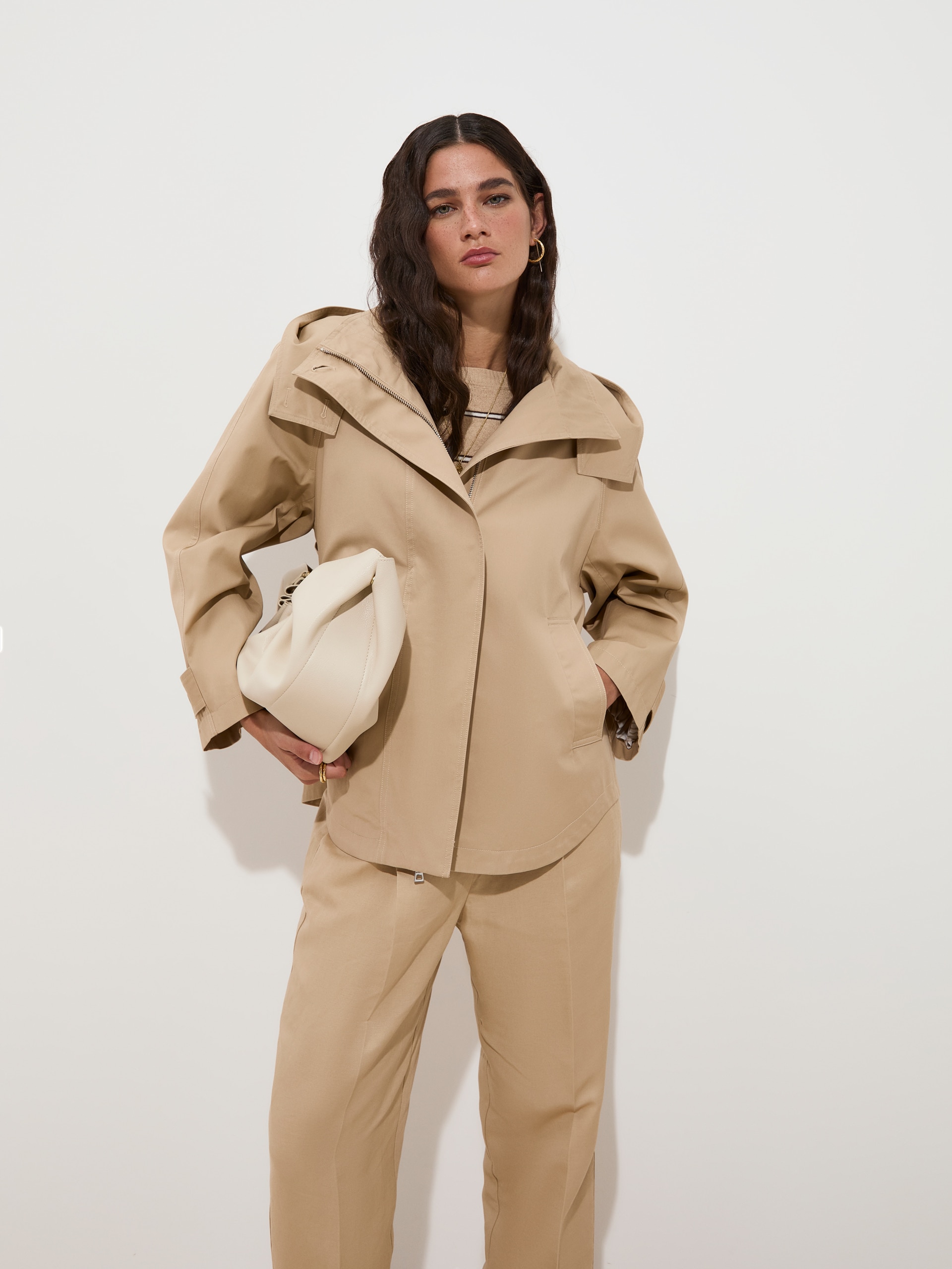 Parka Curta com Capuz Amovível Bege-1