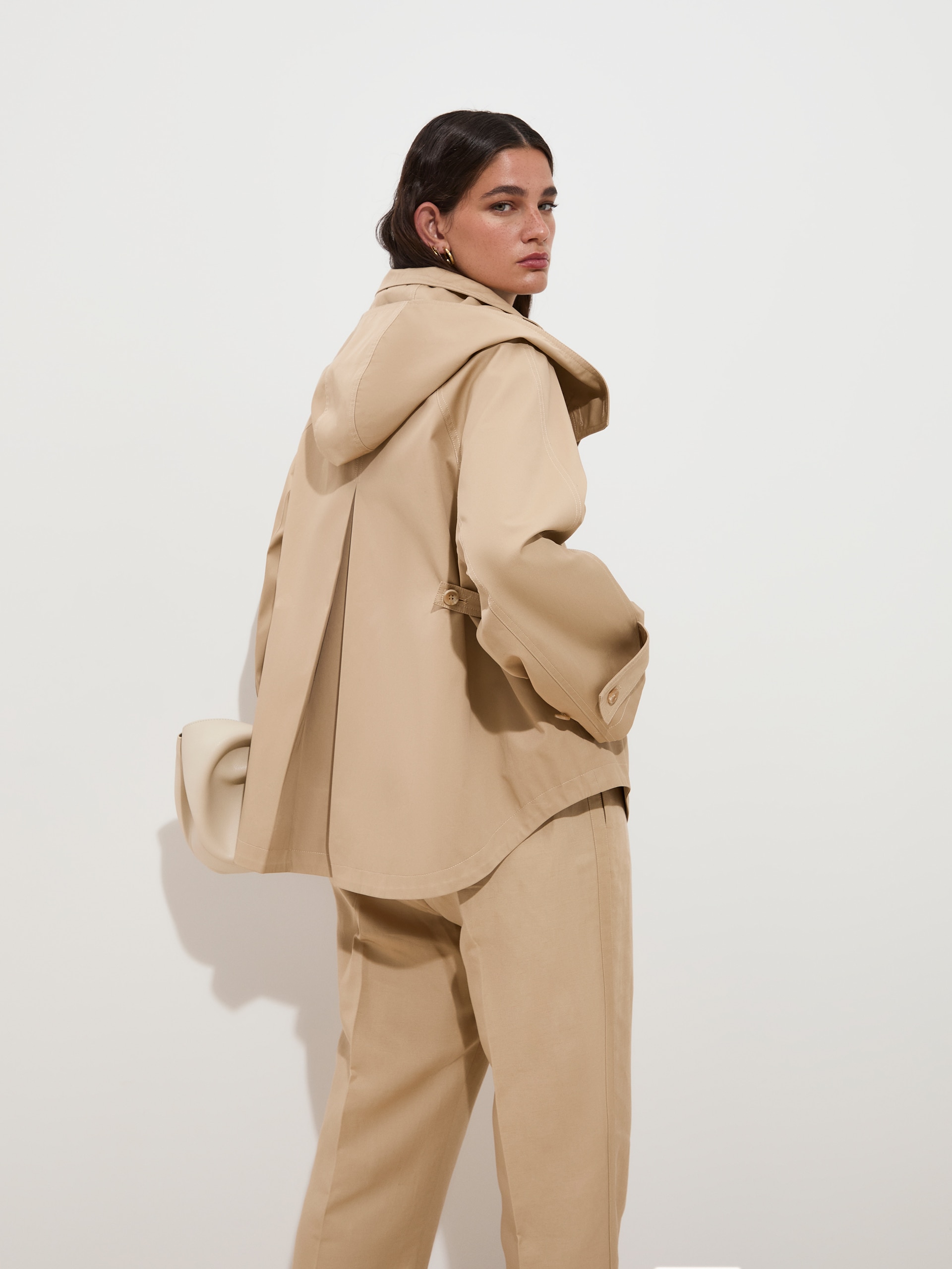 Parka Curta com Capuz Amovível Bege-4