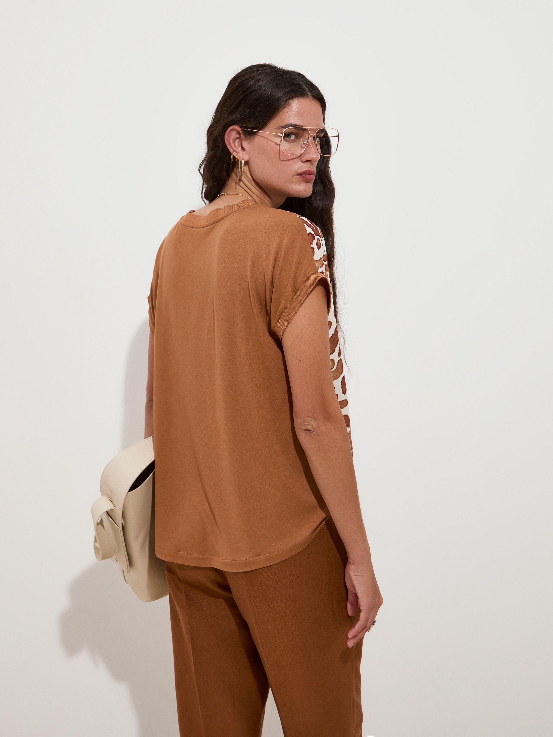 T-Shirt com Estampado Floral Camel-4