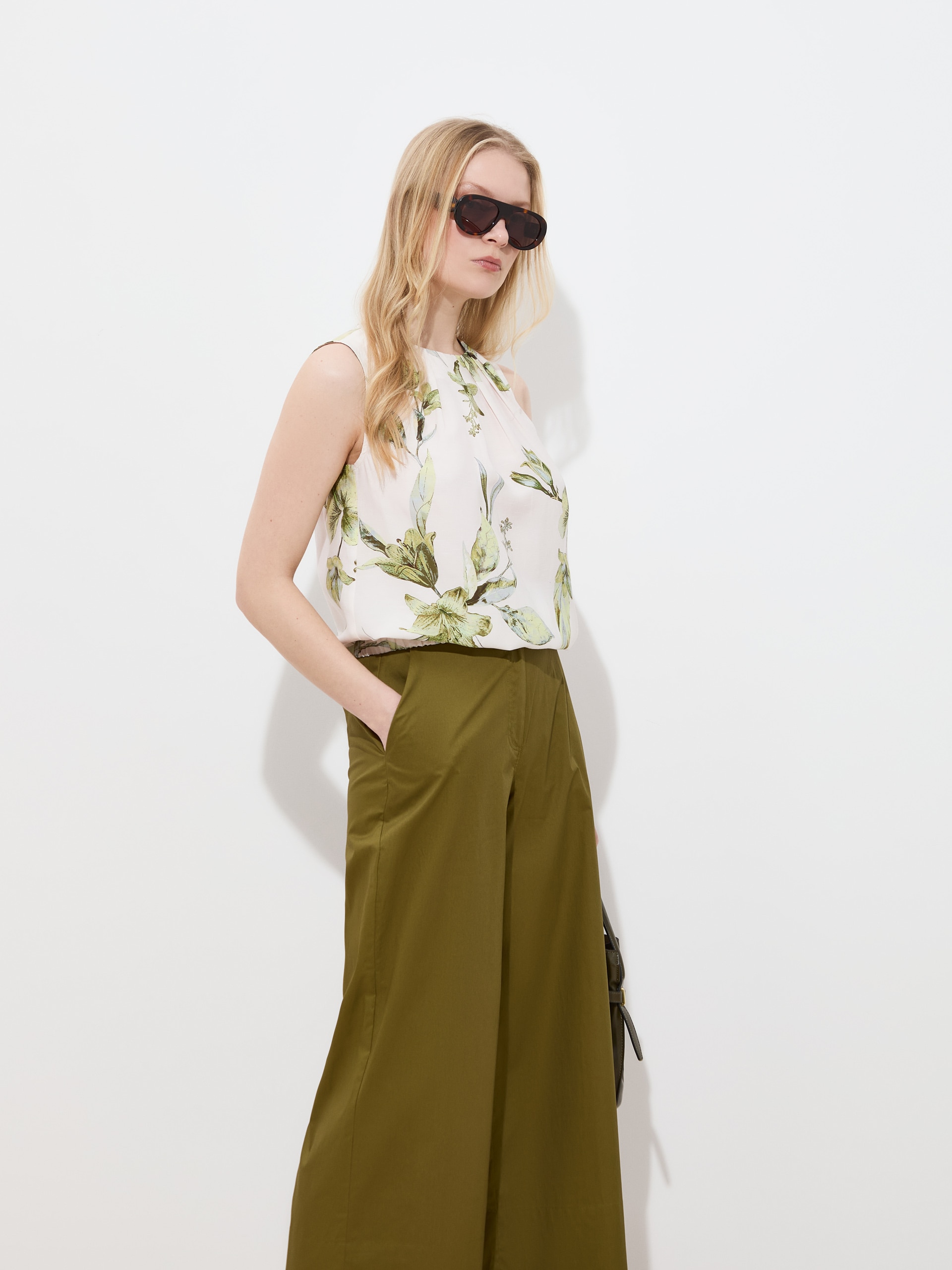 Top com Estampado Floral Amarelo-3