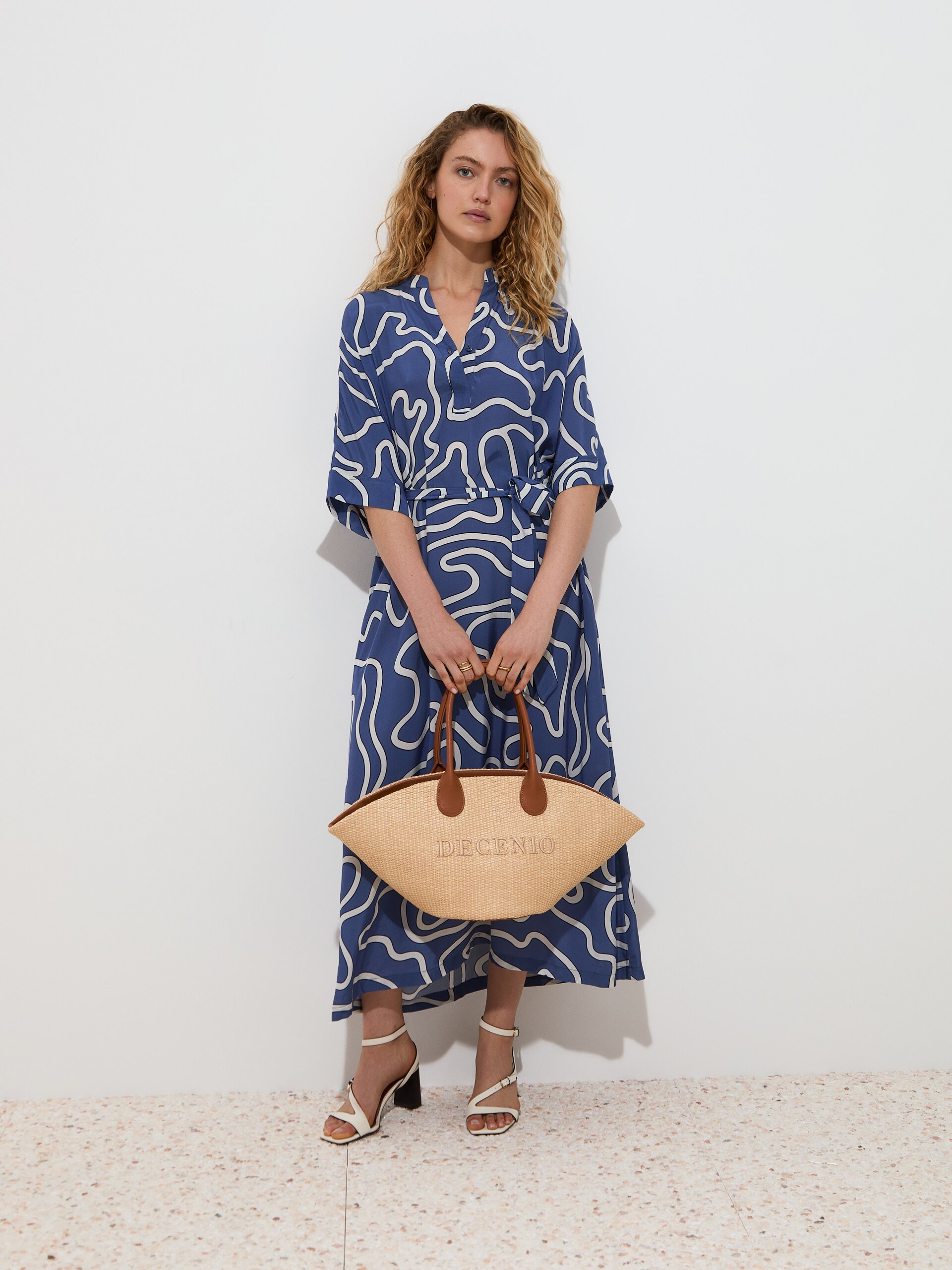 Imagem 0 de Vestido Camiseiro com Padrão e Cinto