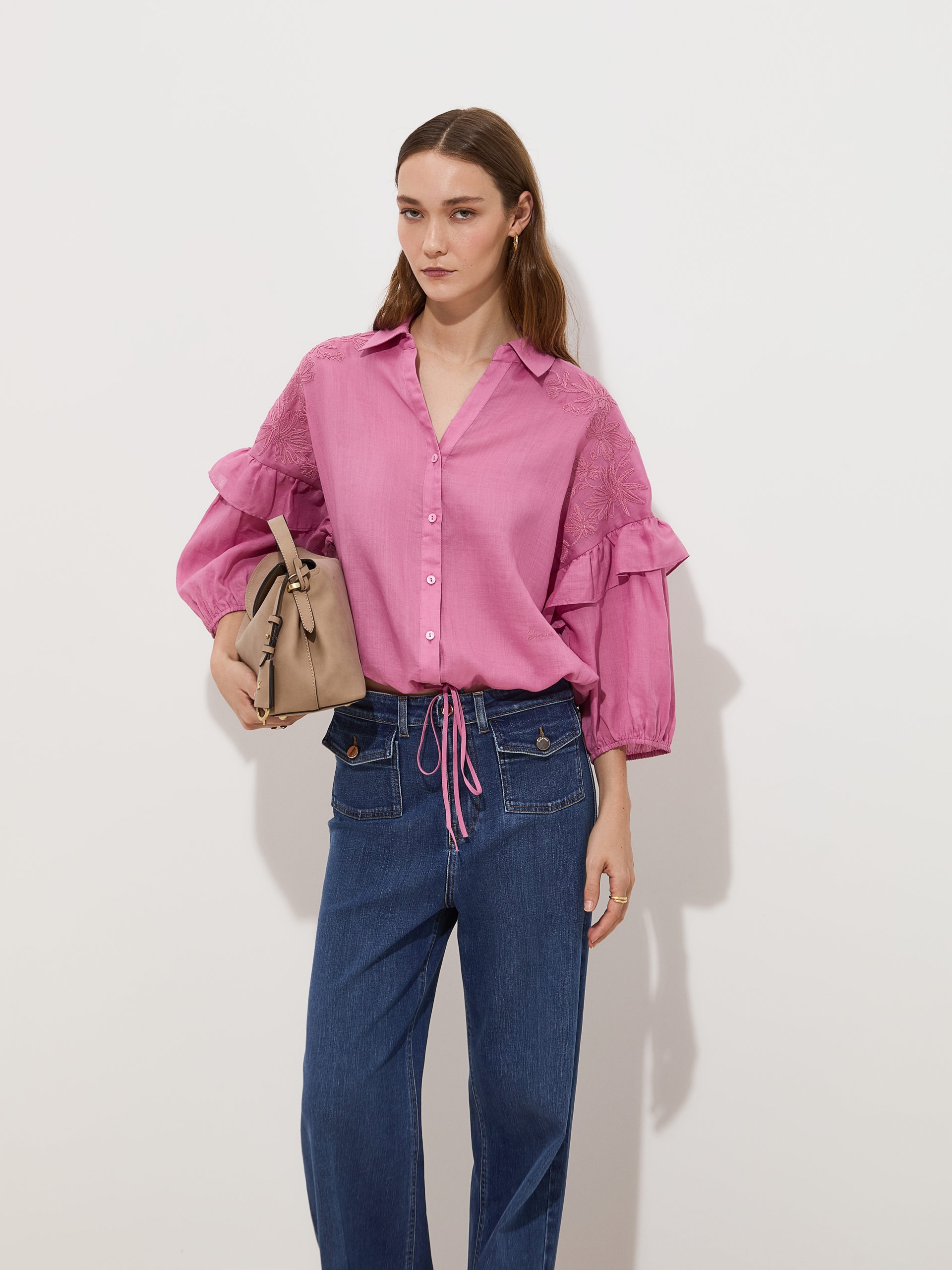 Blusa com Bordados Florais Rosa-2