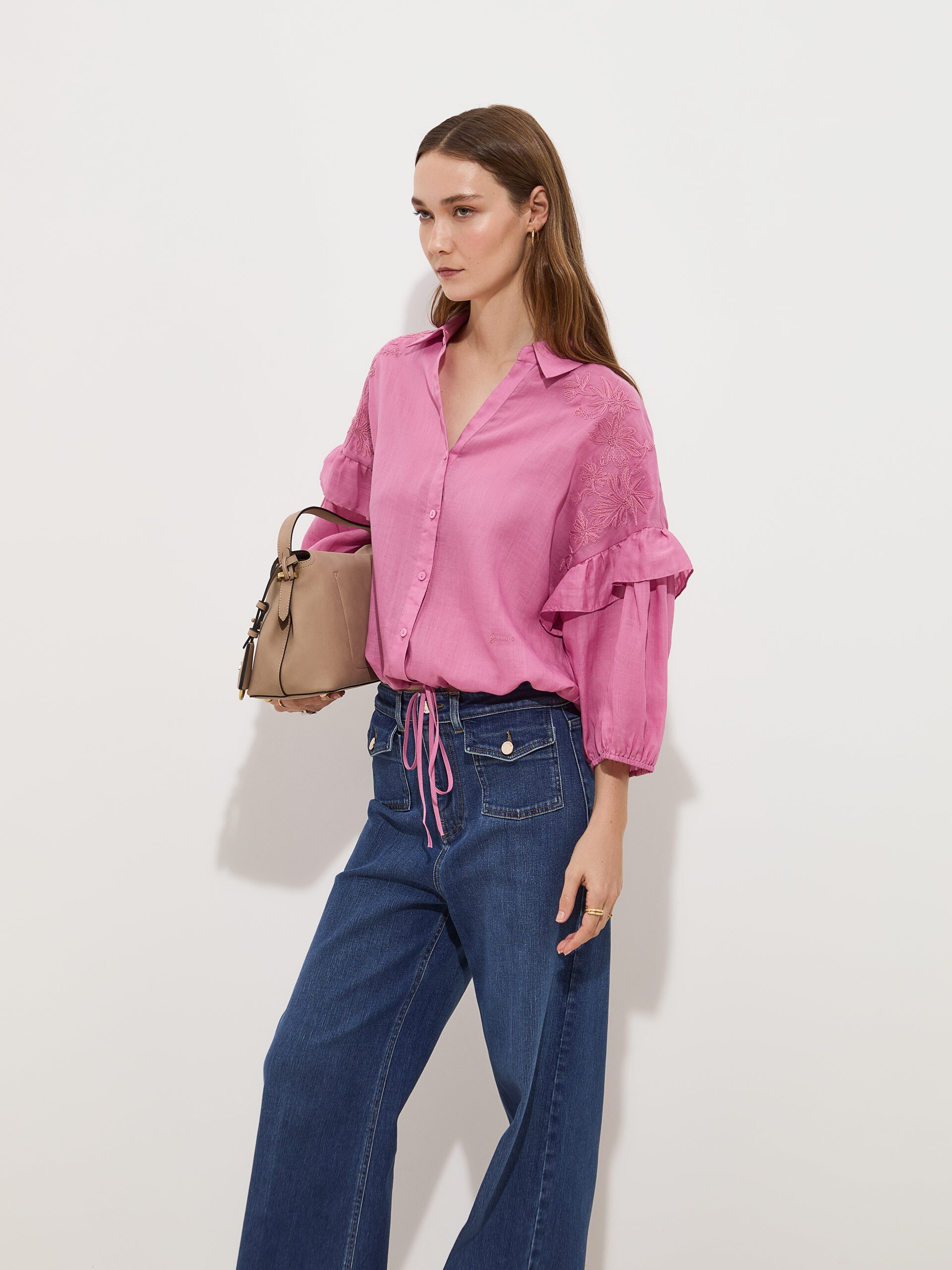 Blusa com Bordados Florais Rosa-3