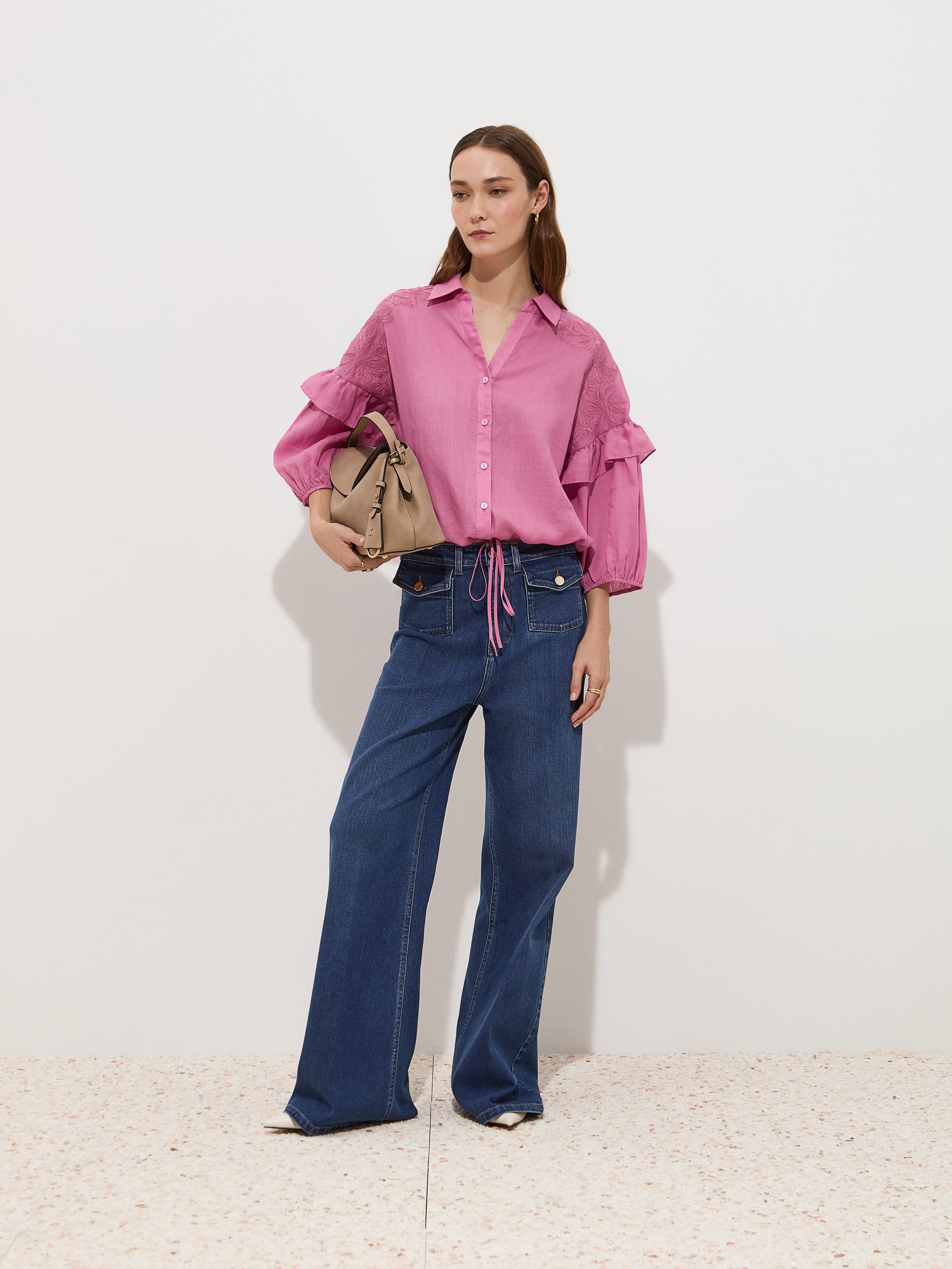 Imagem 0 de Blusa com Bordados Florais
