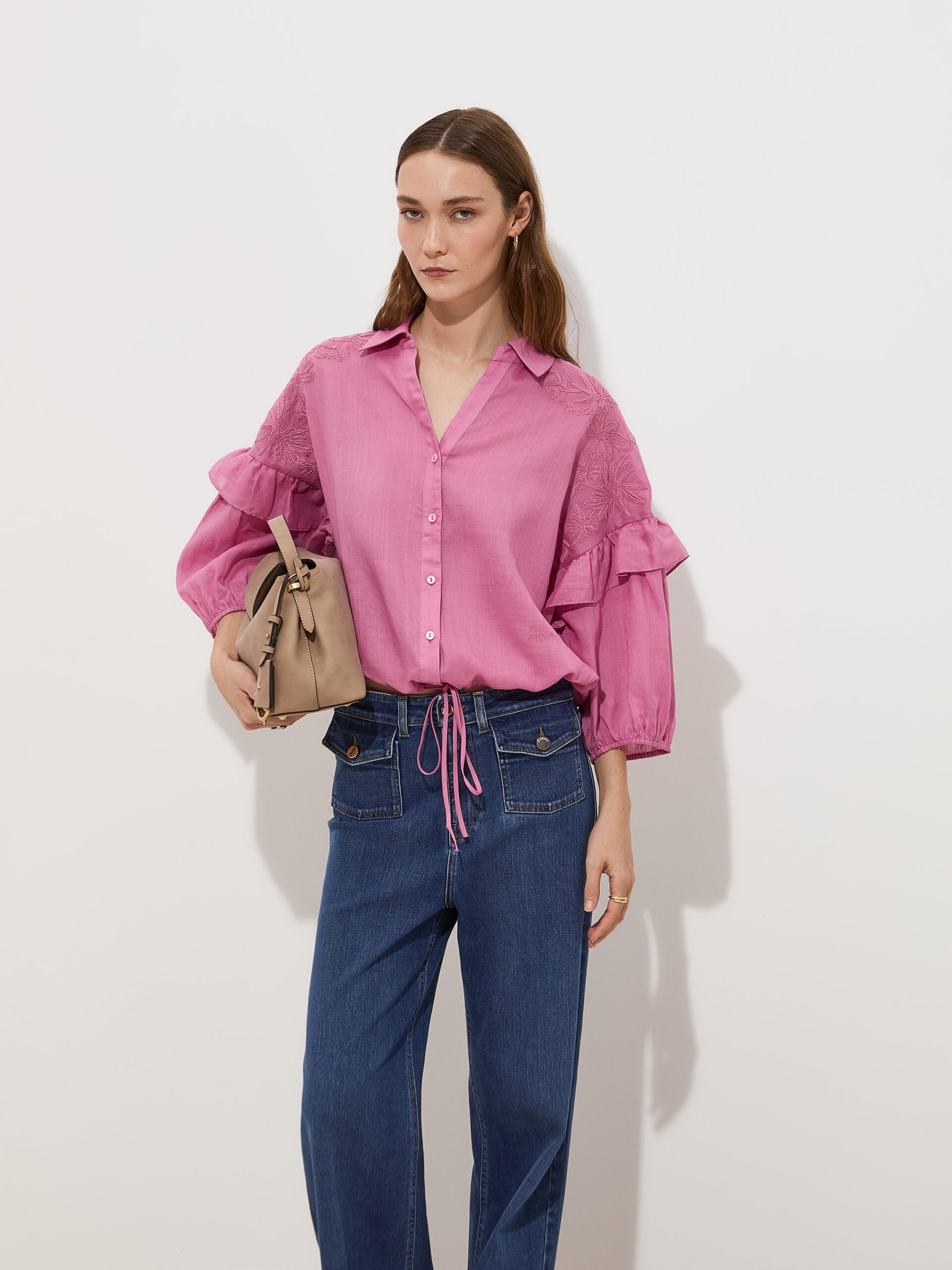Blusa com Bordados Florais Rosa-2