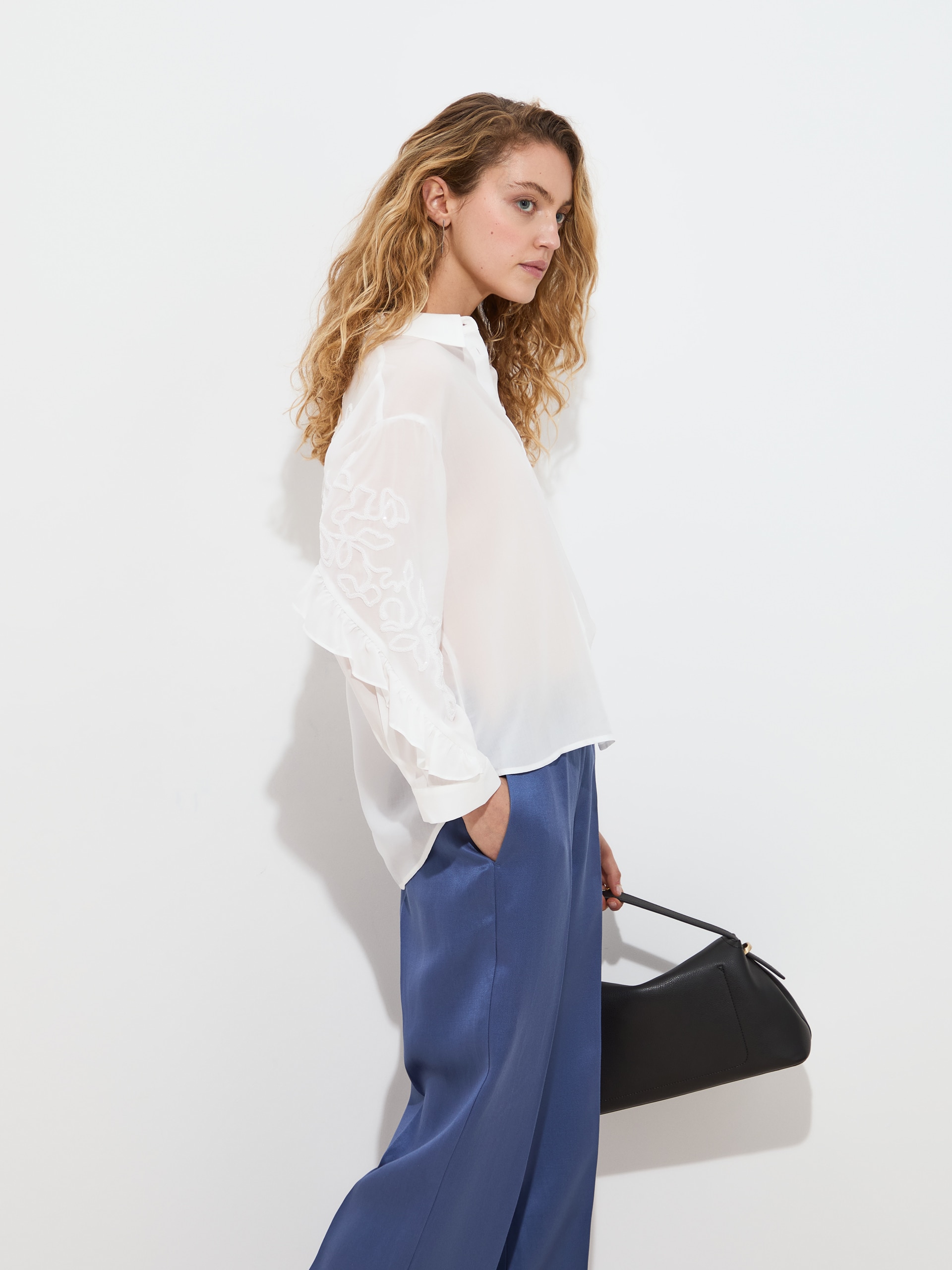 Blusa Fluída com Bordados Branco-3