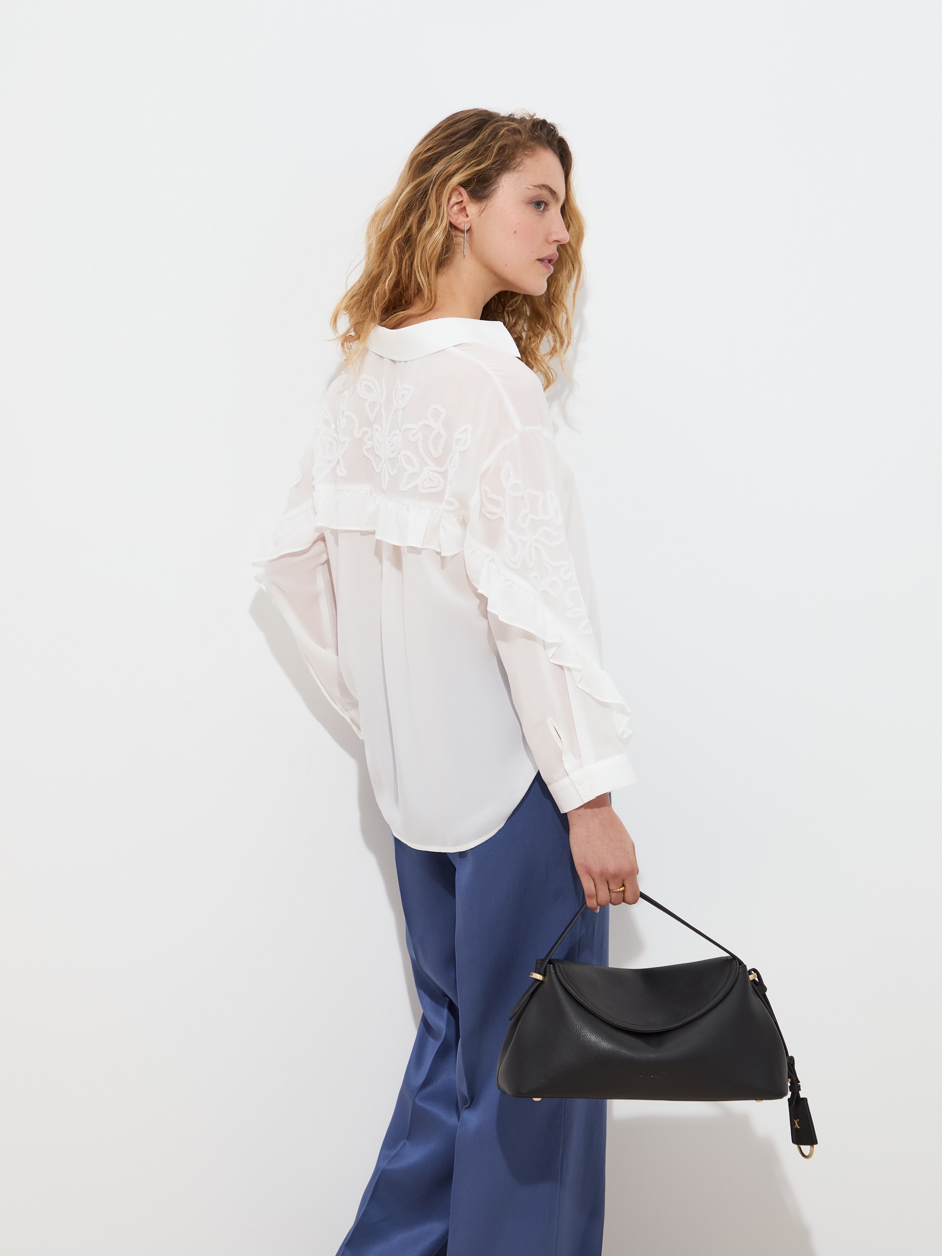 Blusa Fluída com Bordados Branco-4