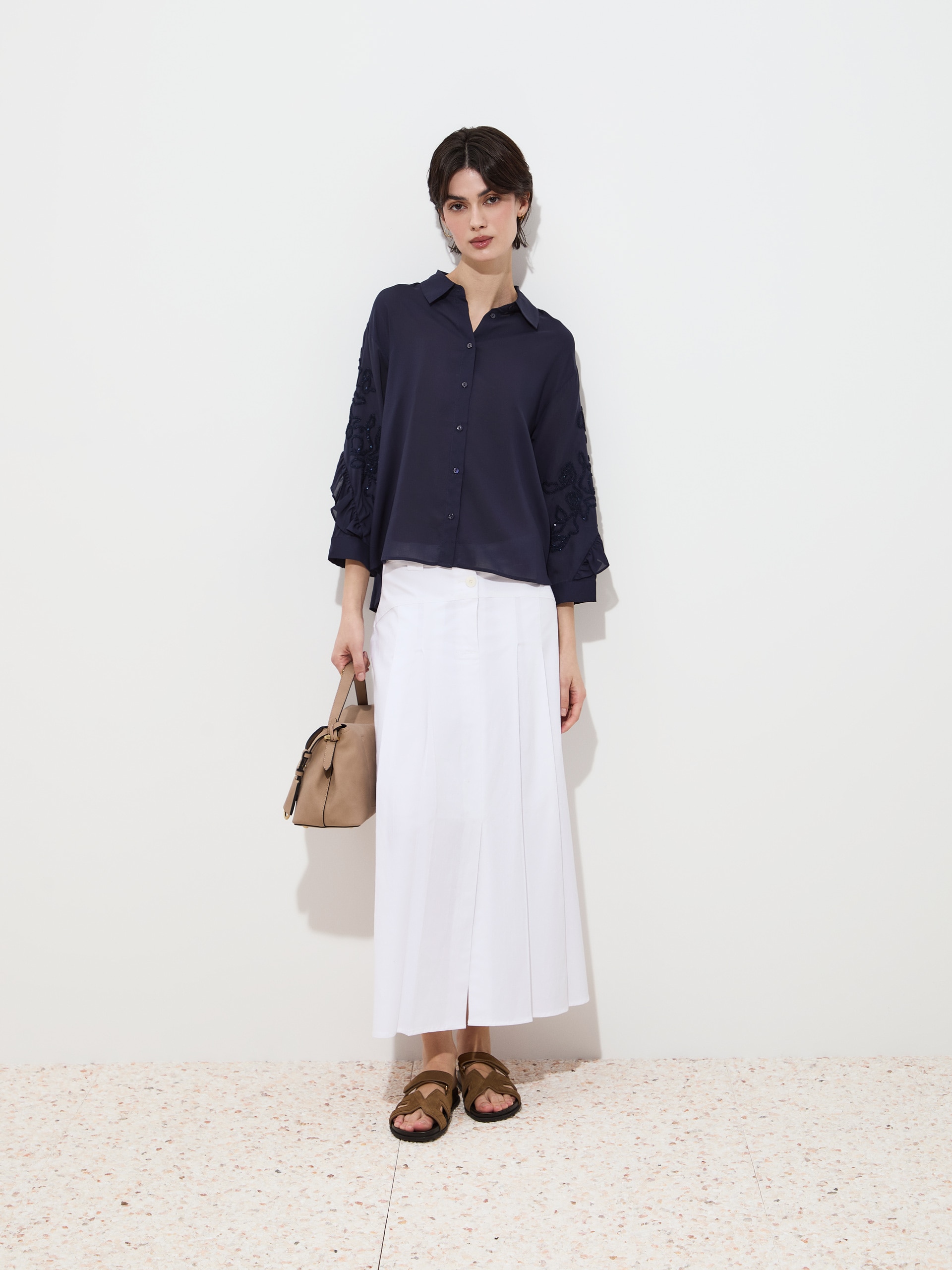 Blusa Fluída com Bordados Azul-marinho-2