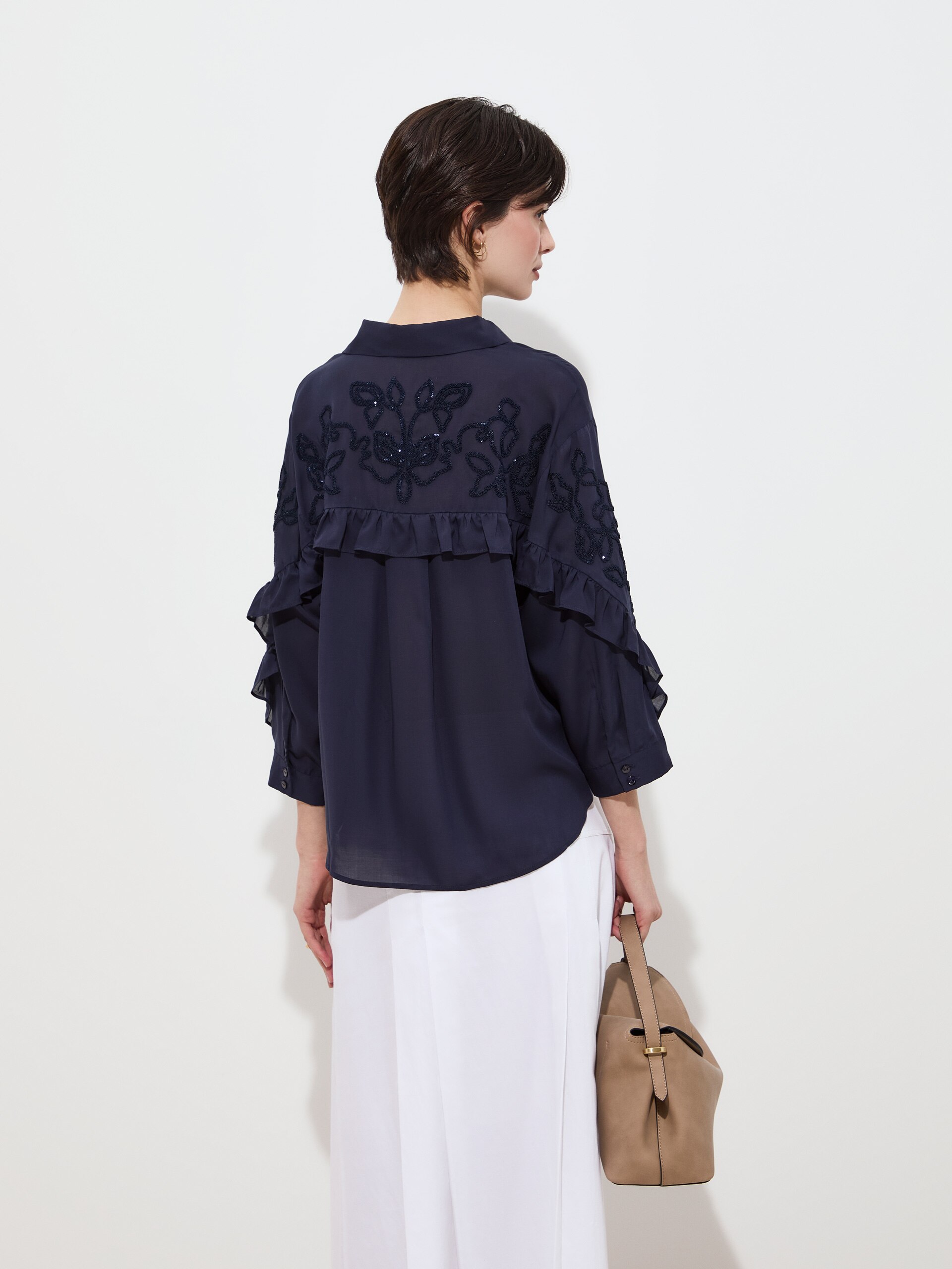 Blusa Fluída com Bordados Azul-marinho-4