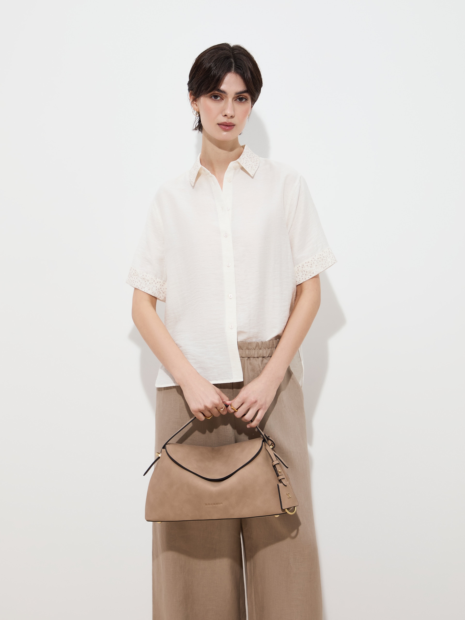 Imagem 0 de Camisa de Manga Curta com Bordados e Lantejoulas