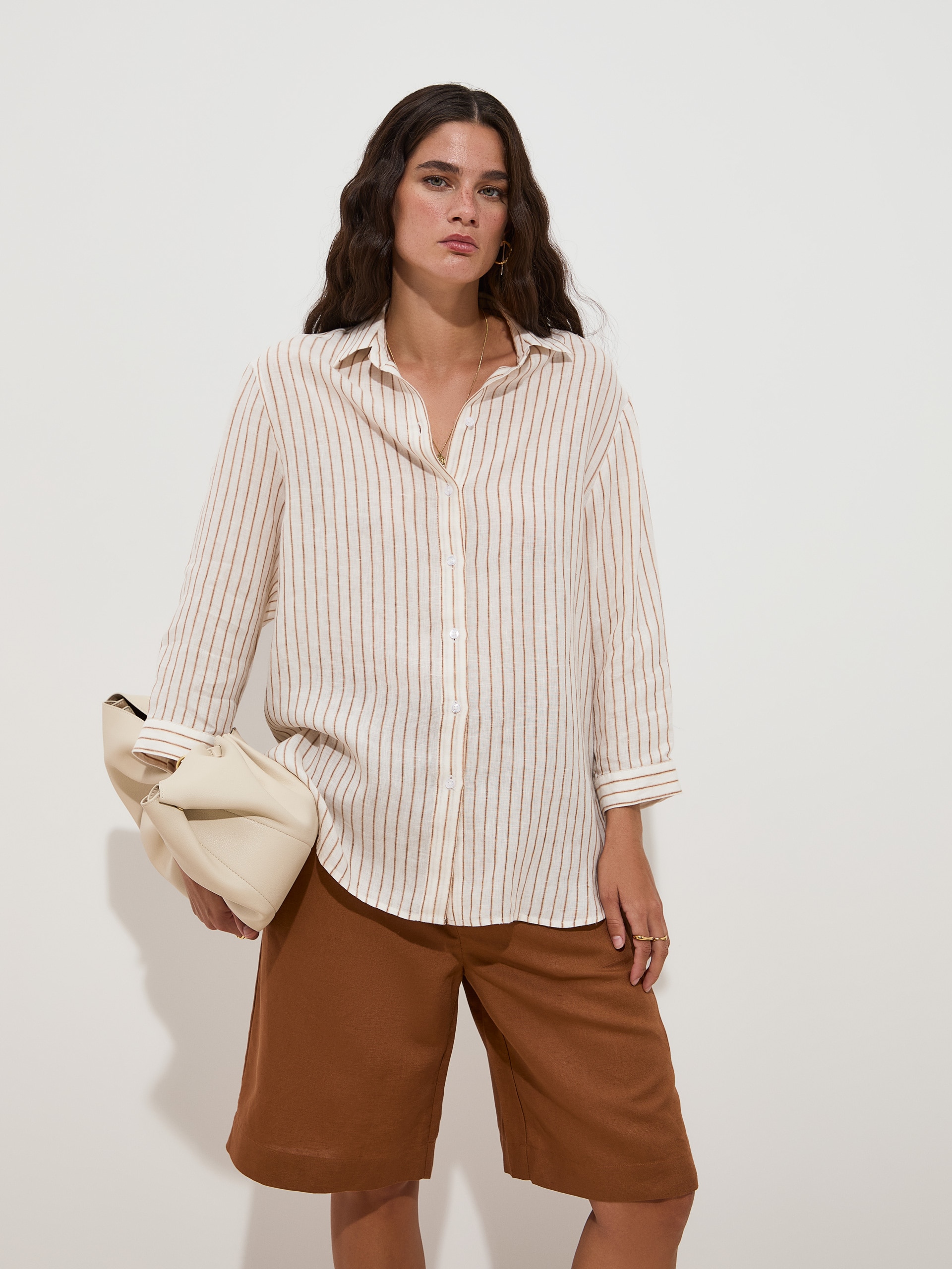 Imagem 0 de Camisa Regular Fit em Linho com Riscas