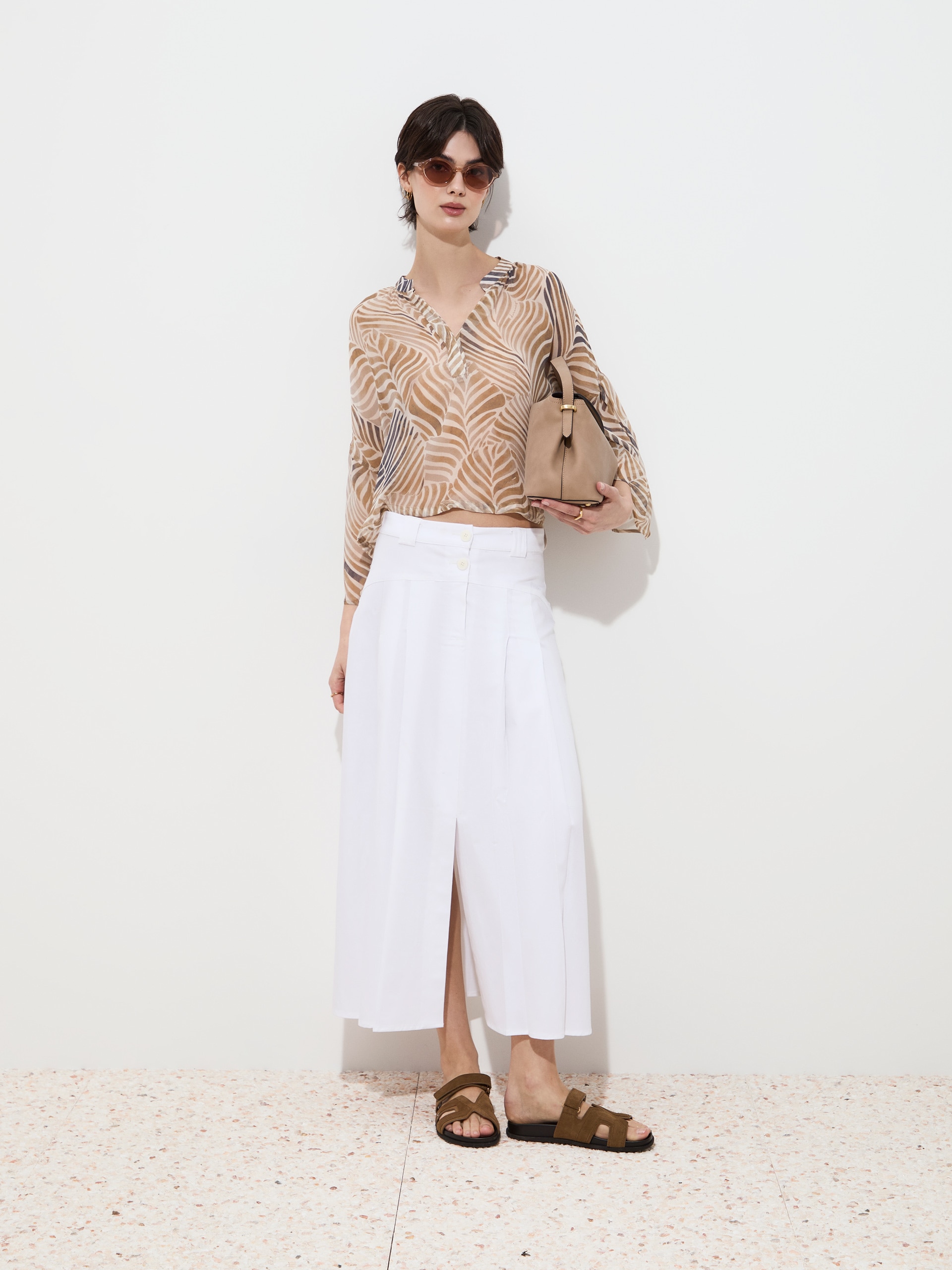 Blusa com Estampado de Folhas Bege-2