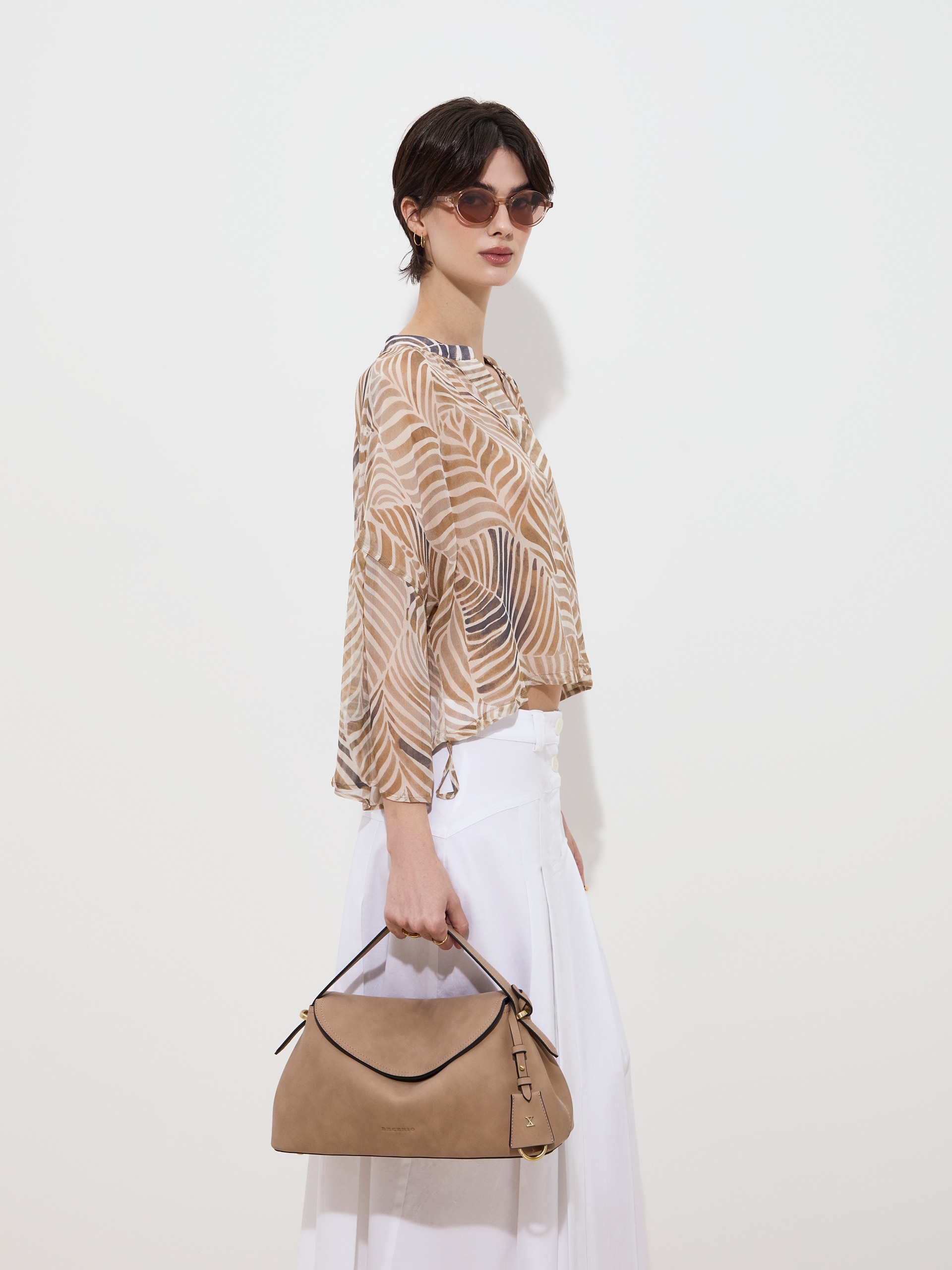 Blusa com Estampado de Folhas Bege-3
