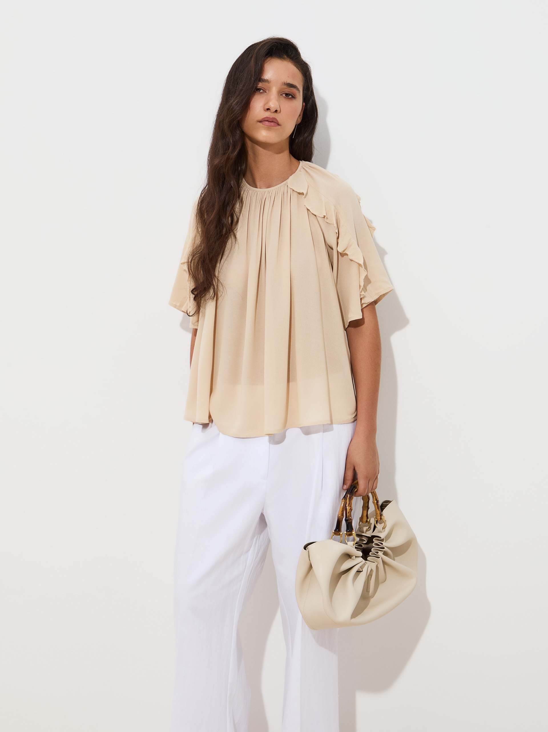 Imagem 0 de Blusa Fluida com Folhos