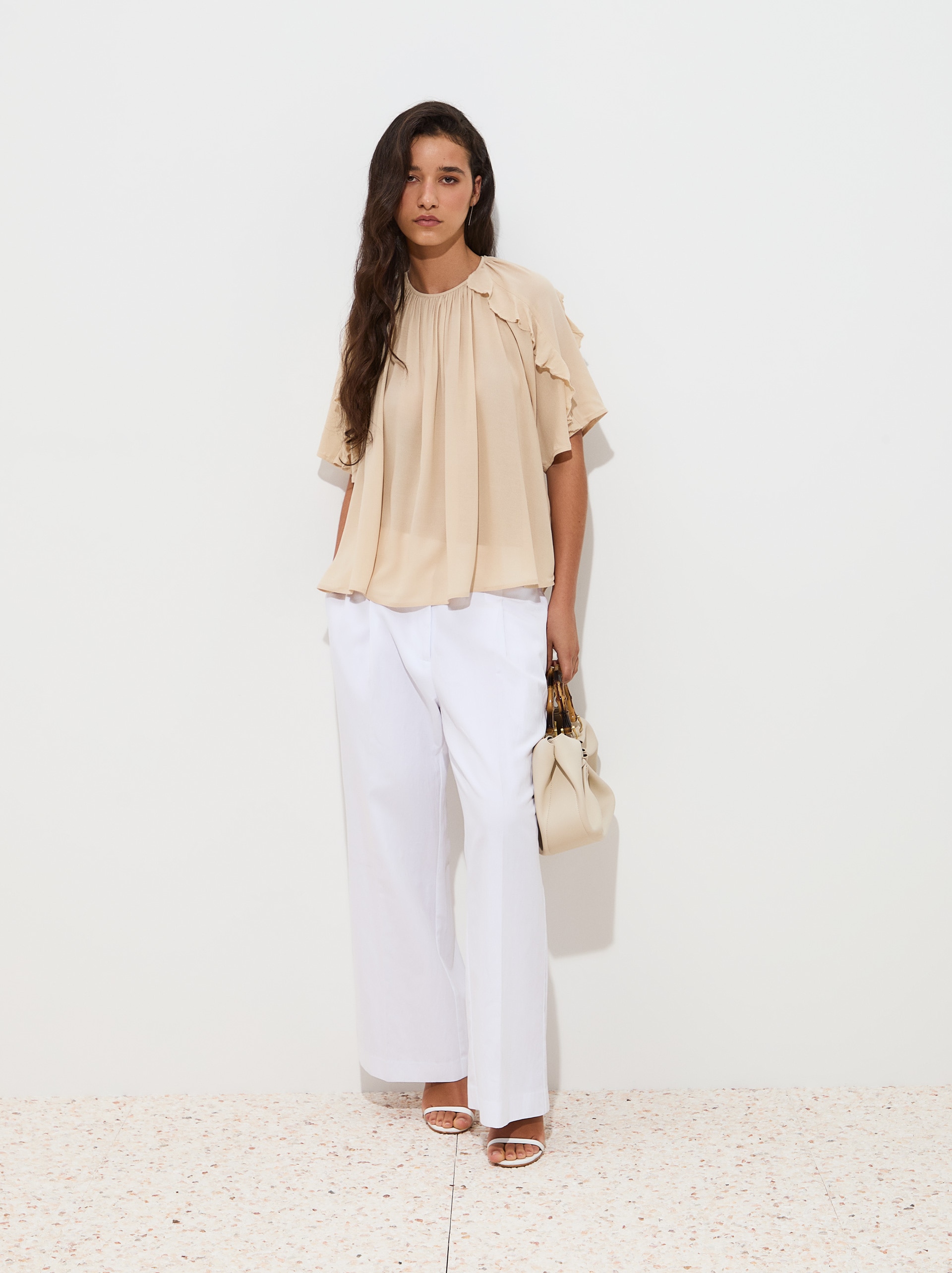 Blusa Fluida com Folhos Bege-2