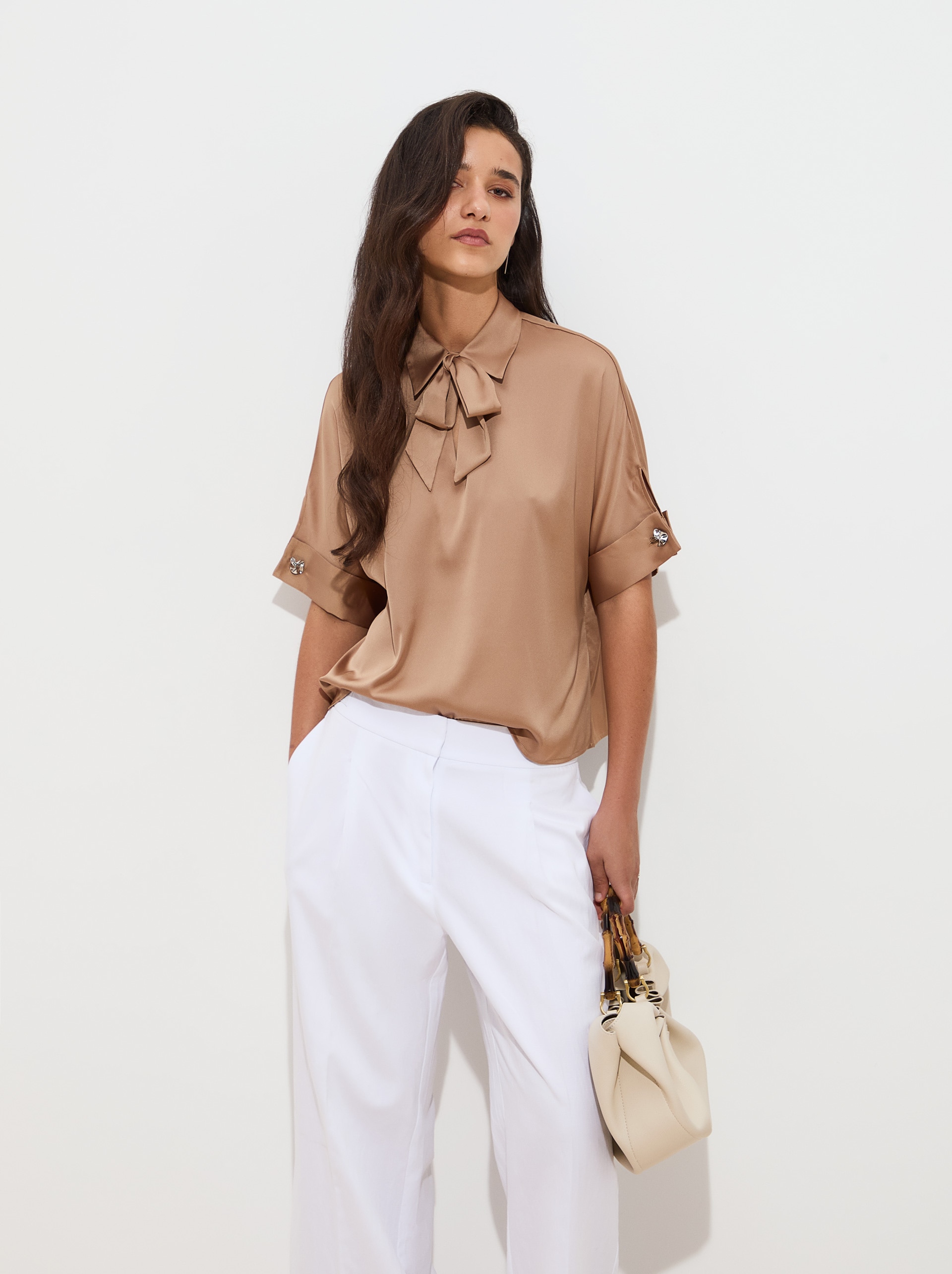 Imagem 0 de Blusa Fluida com Laçada