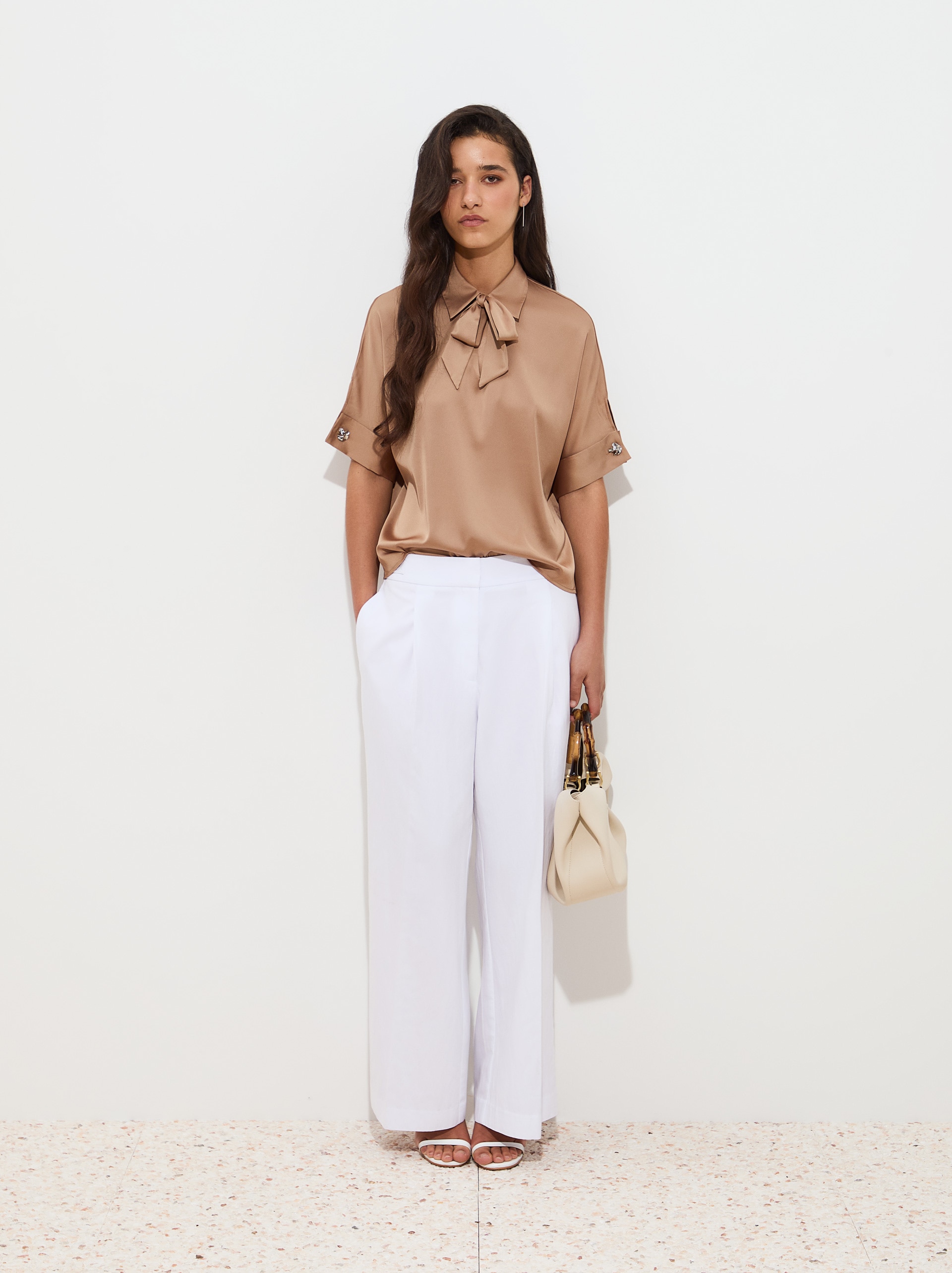 Blusa Fluida com Laçada Camel-2