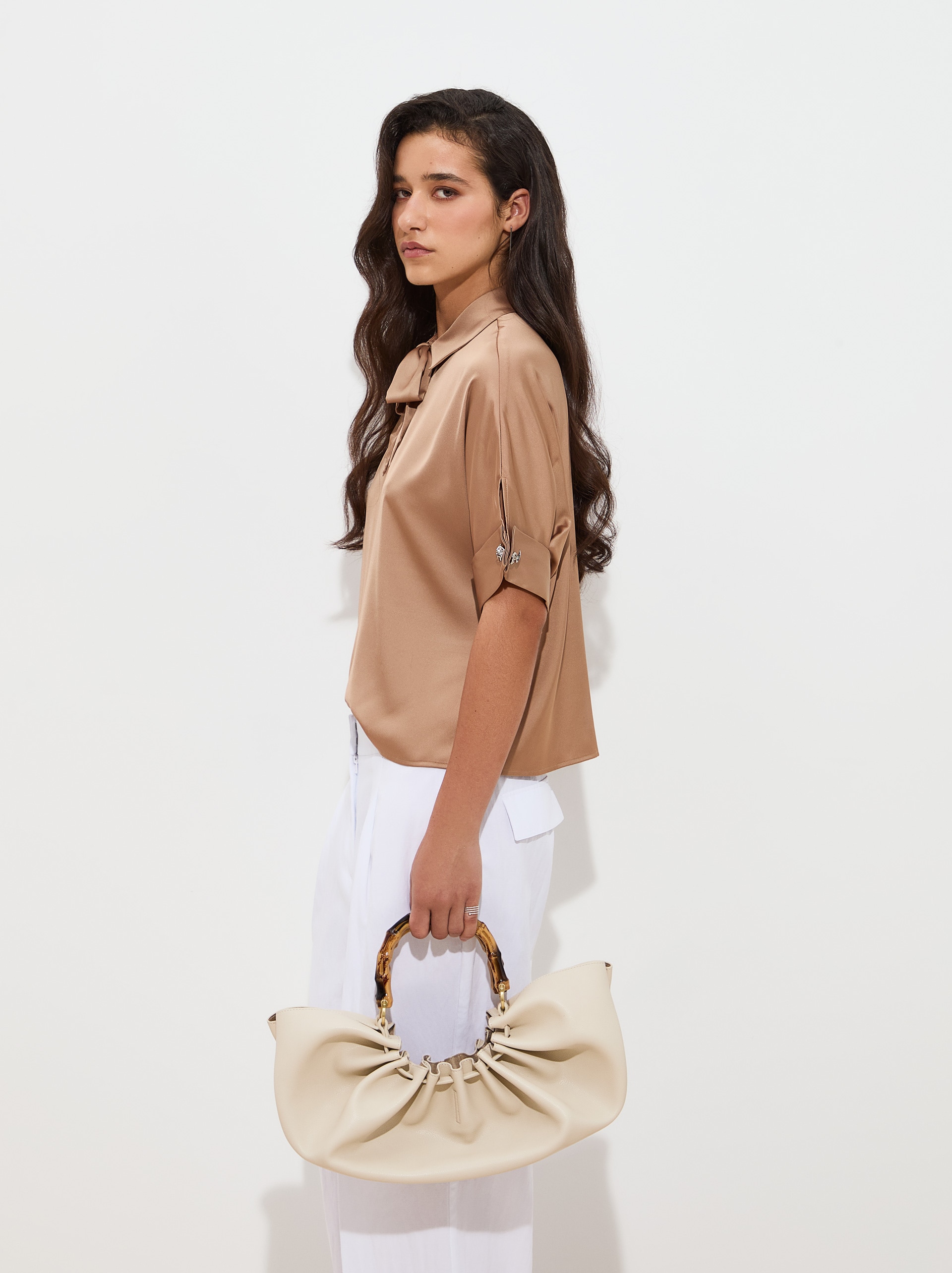Blusa Fluida com Laçada Camel-3