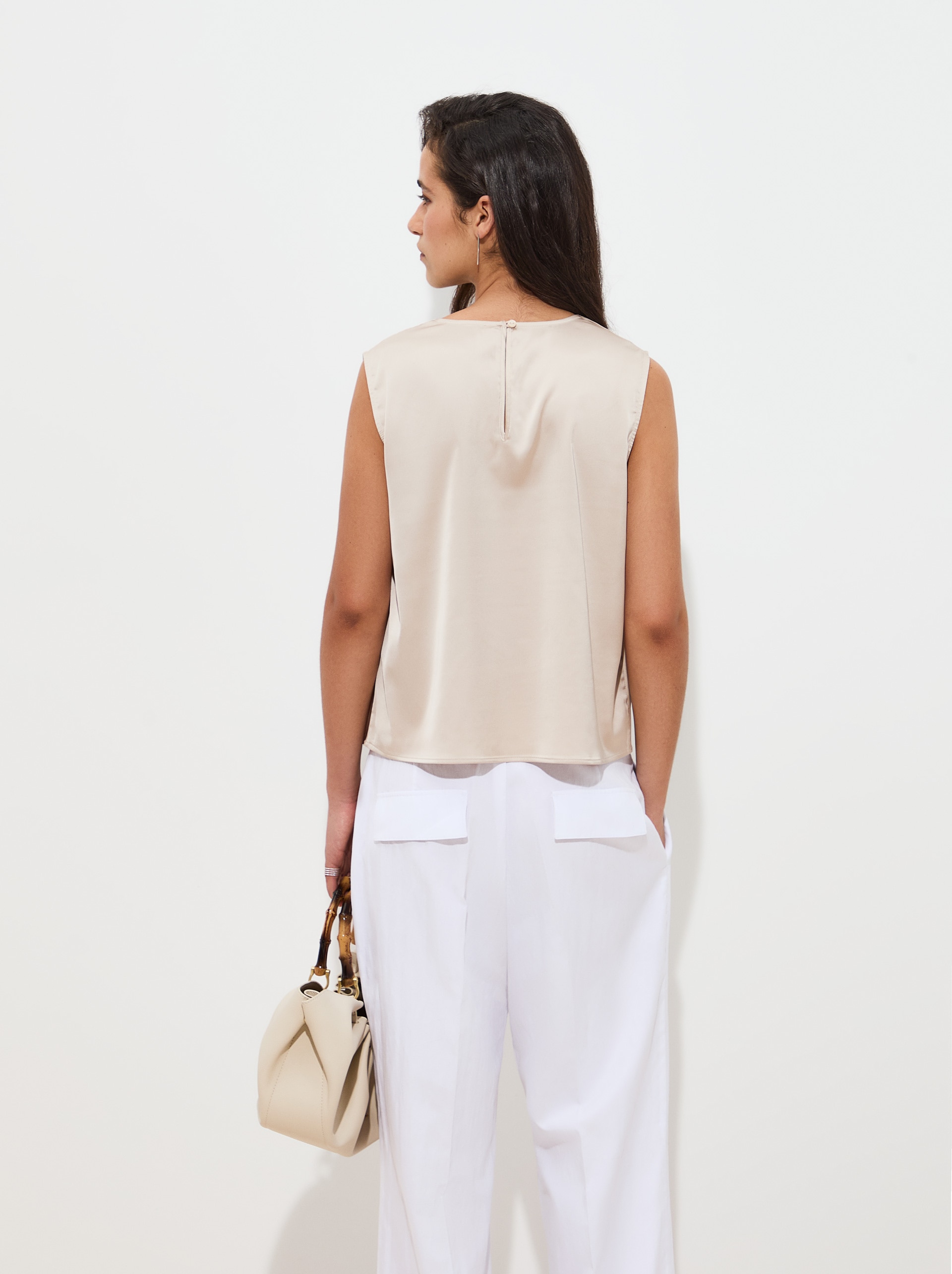 Blusa Fluida Drapeada sem Mangas Bege-4