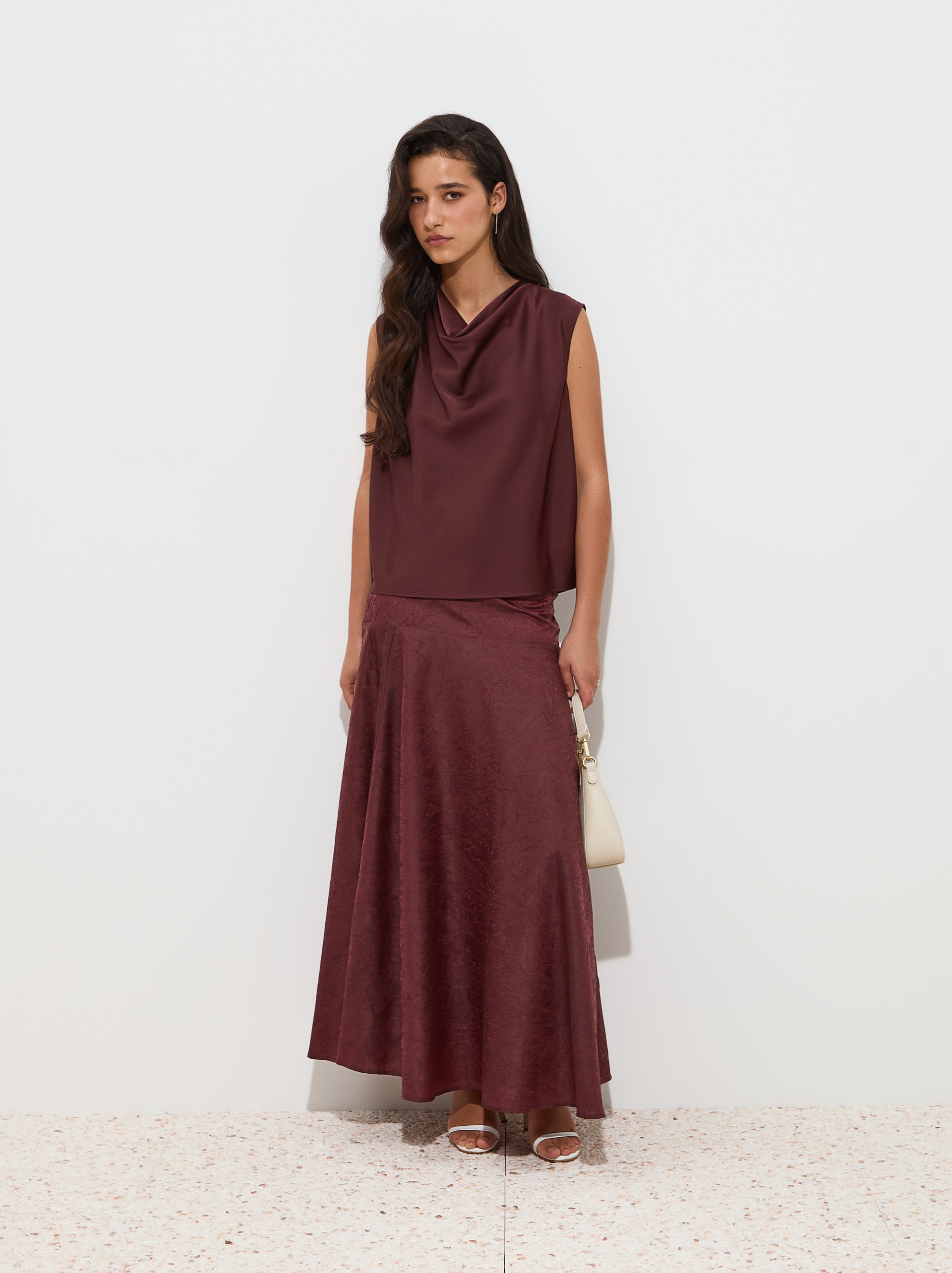 Blusa Fluida Drapeada sem Mangas Bordeaux-2