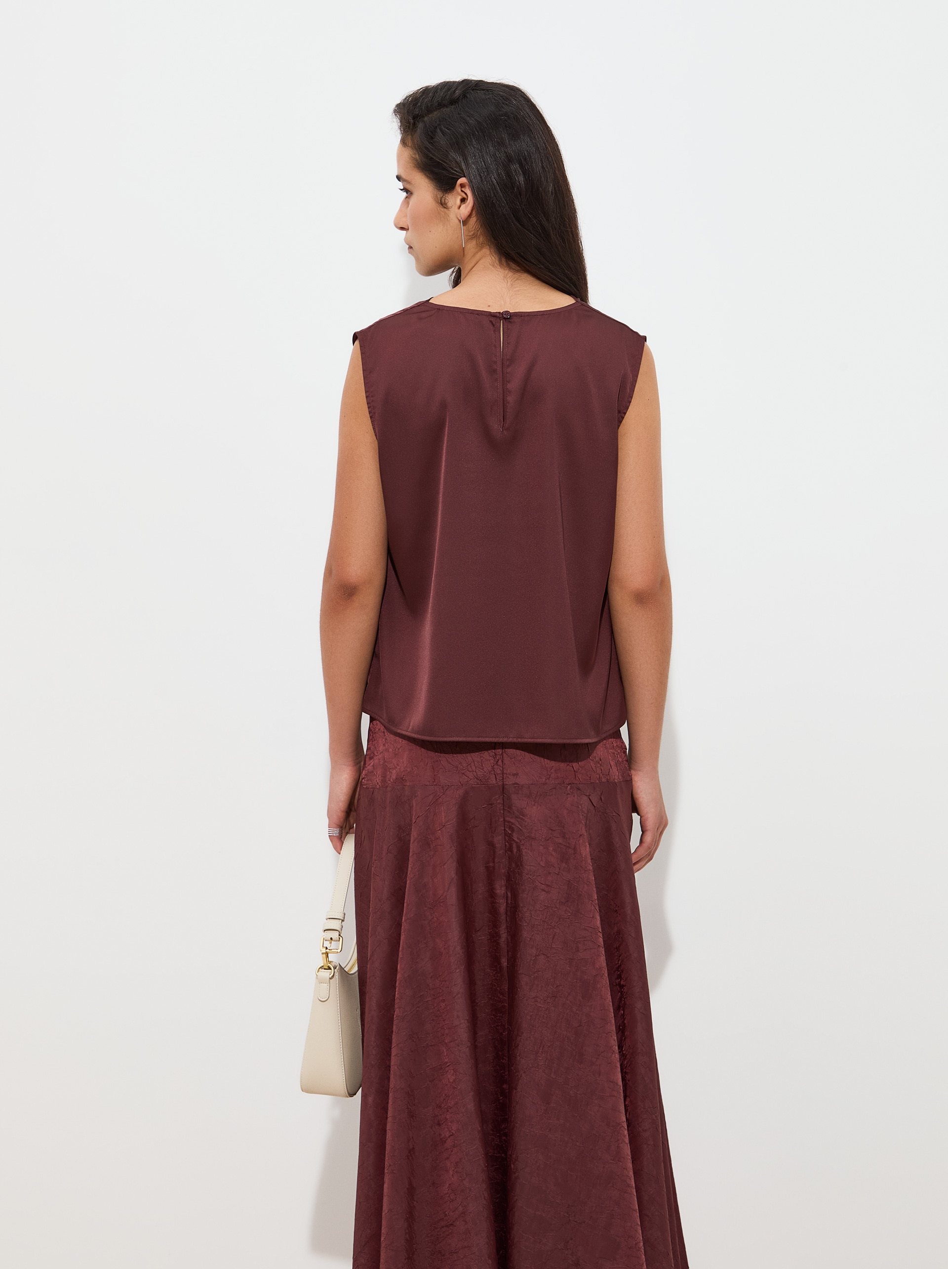 Blusa Fluida Drapeada sem Mangas Bordeaux-4