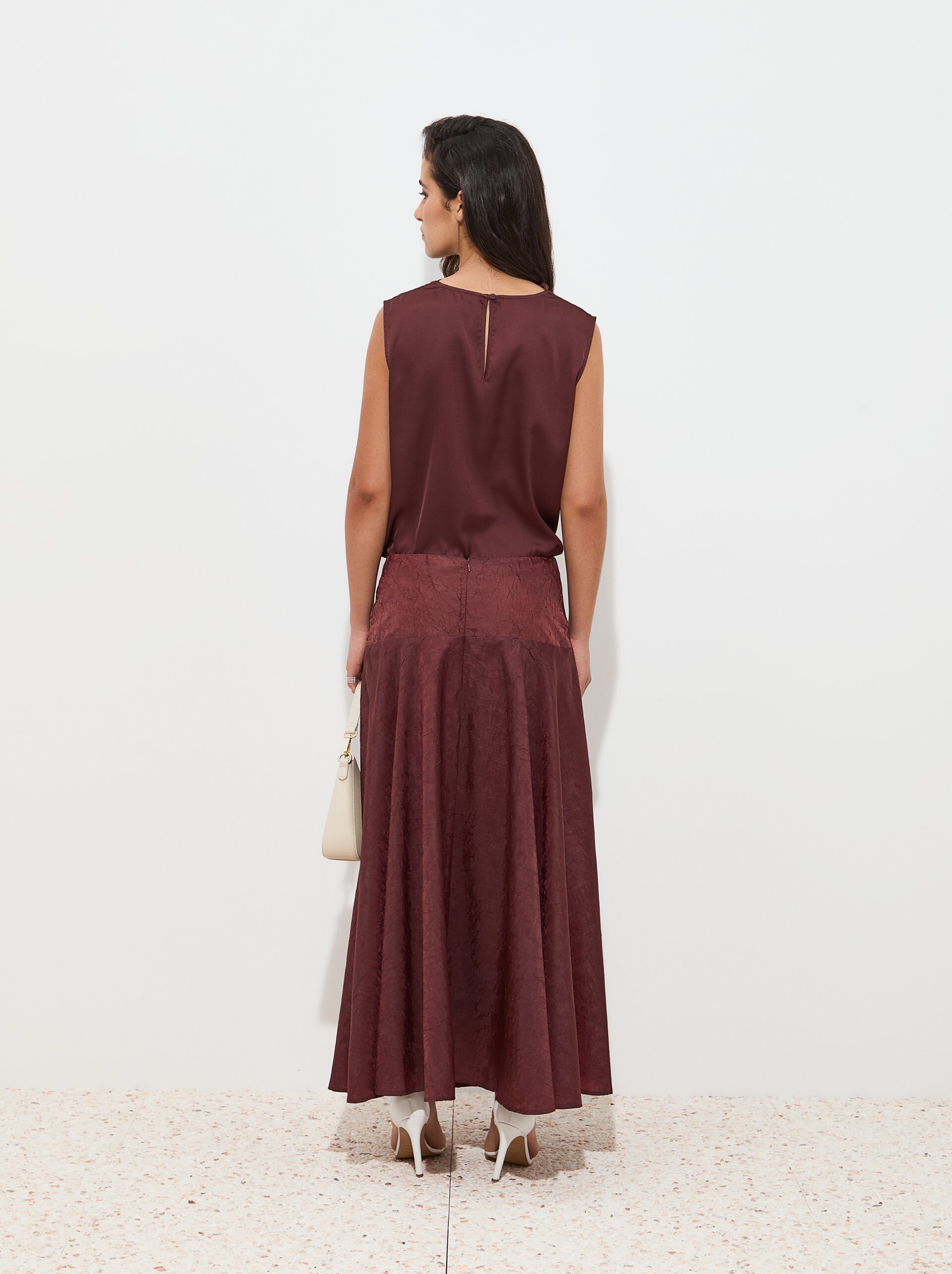 Saia Godé Midi com Efeito Enrugado Bordeaux-4