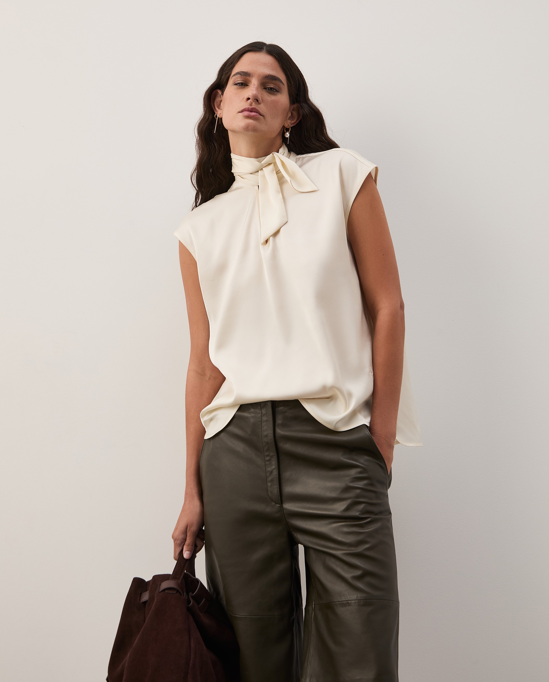 Imagem 0 de Blusa fluída com çaçada
