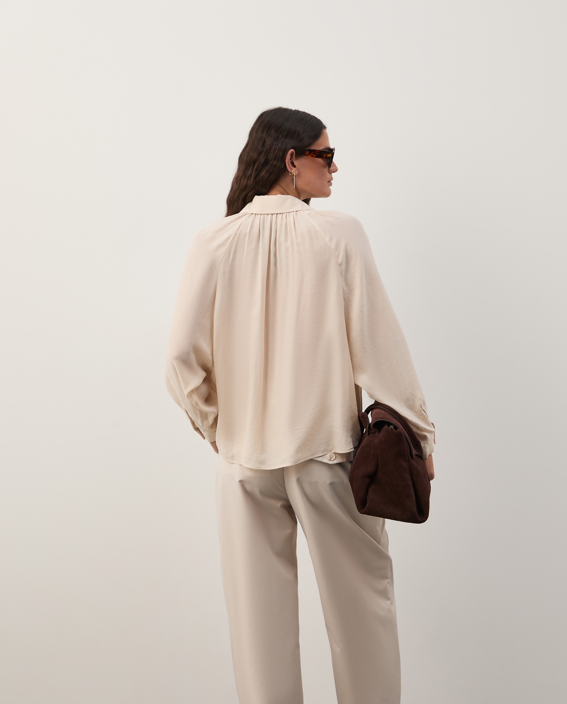 Blusa fluída com pregas Bege-4