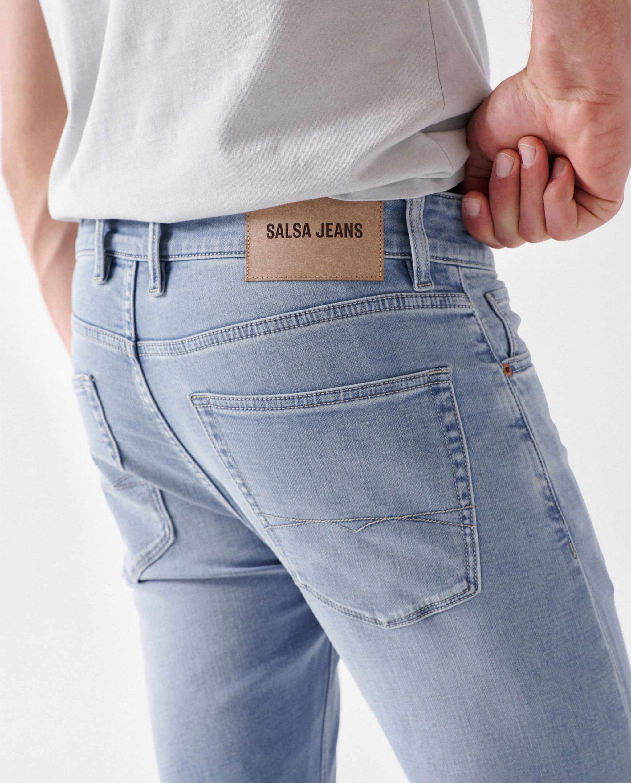 Jeans Straight com Lavagem Clara Azul-claro-4