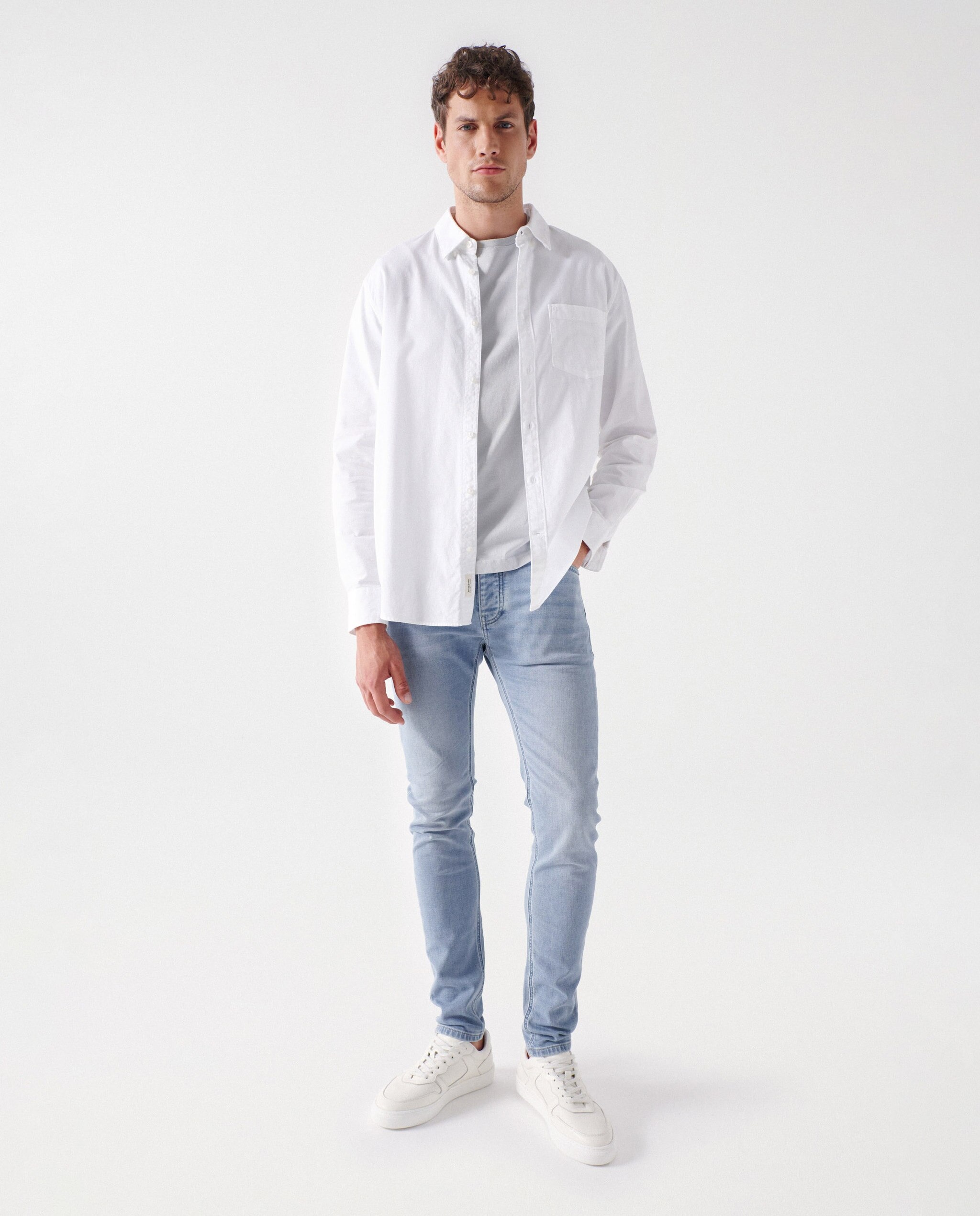 Jeans Straight com Lavagem Clara Azul-claro-5