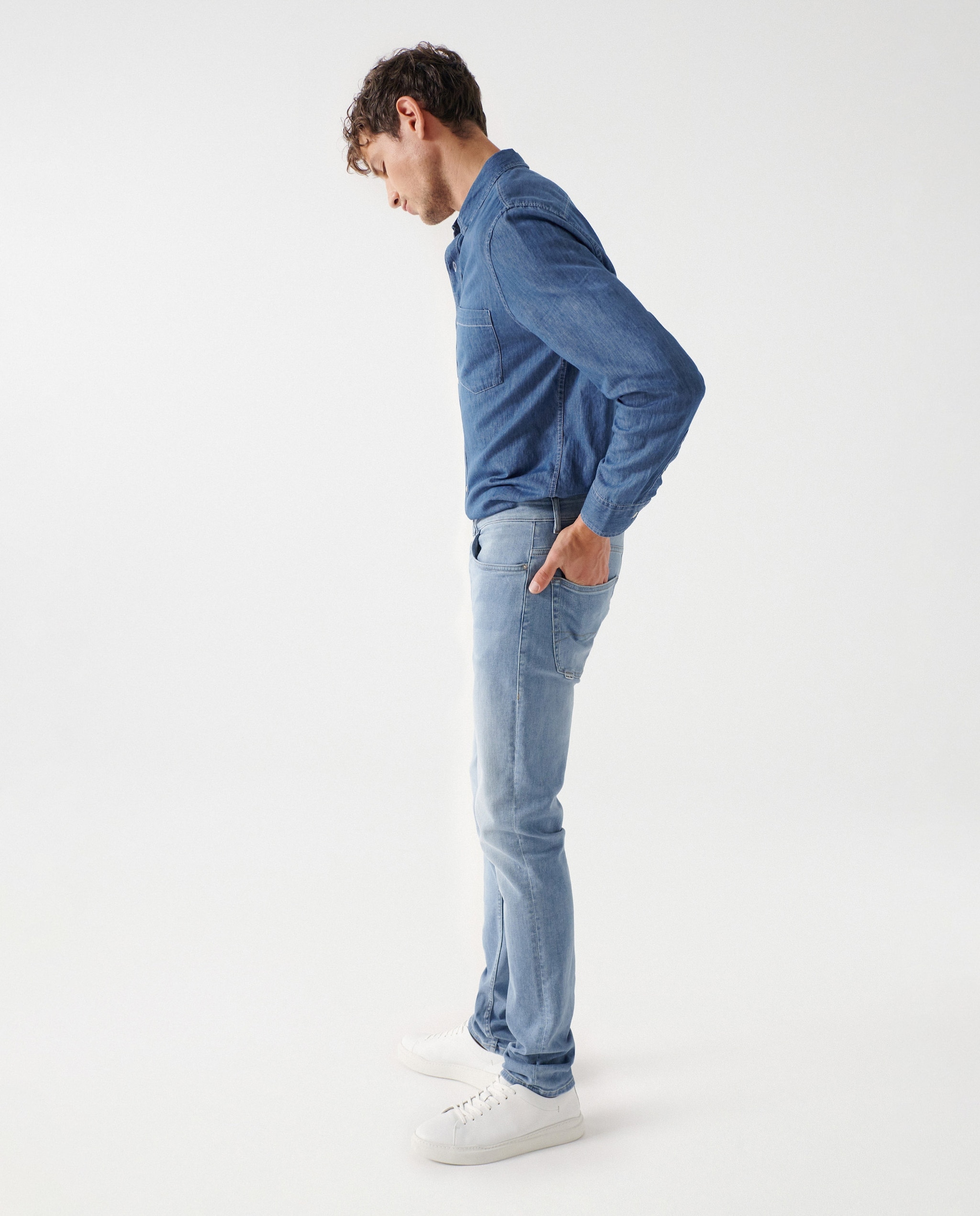 Jeans Regular em Lavagem Clara Azul-2