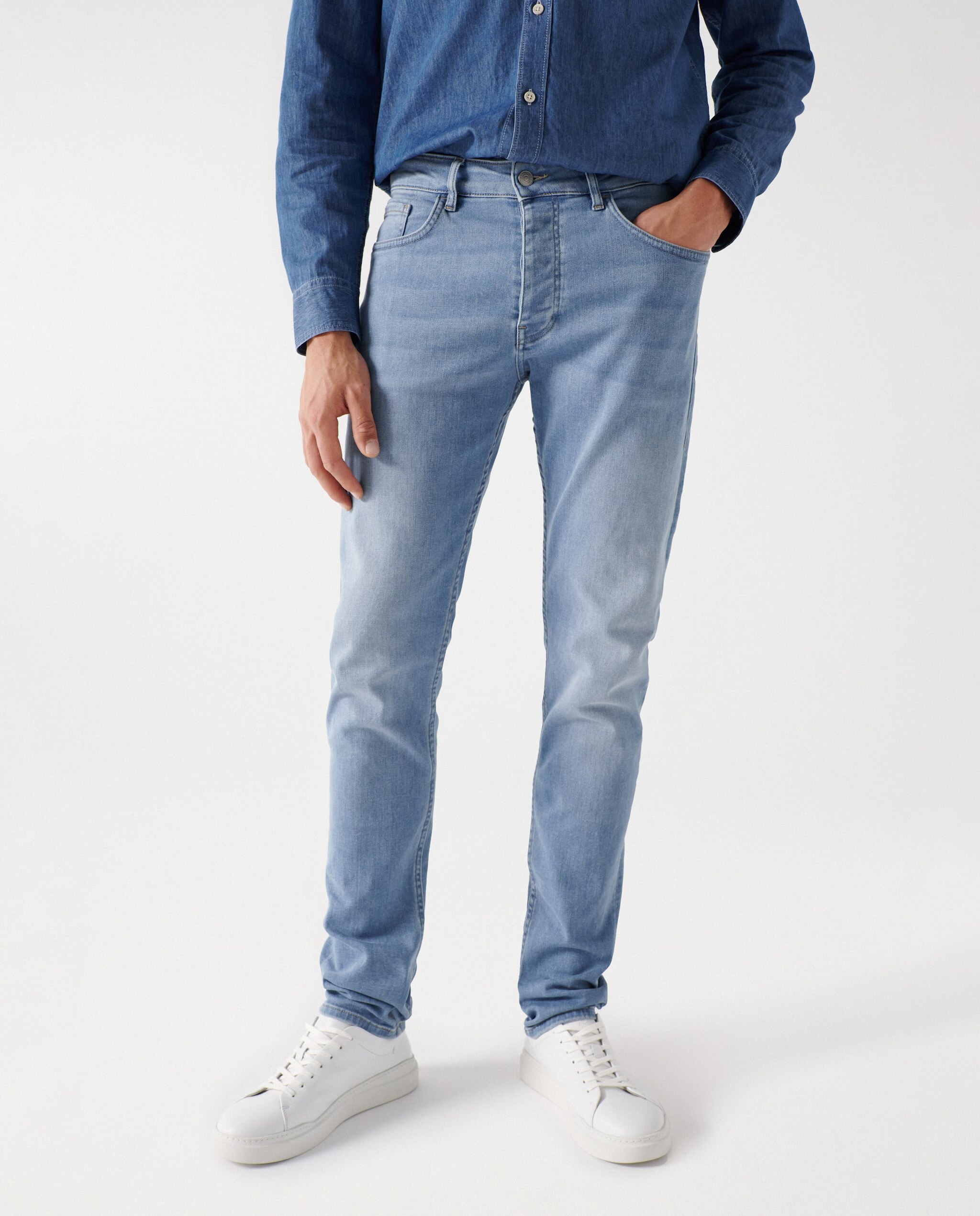 Imagem 0 de Jeans Regular em Lavagem Clara