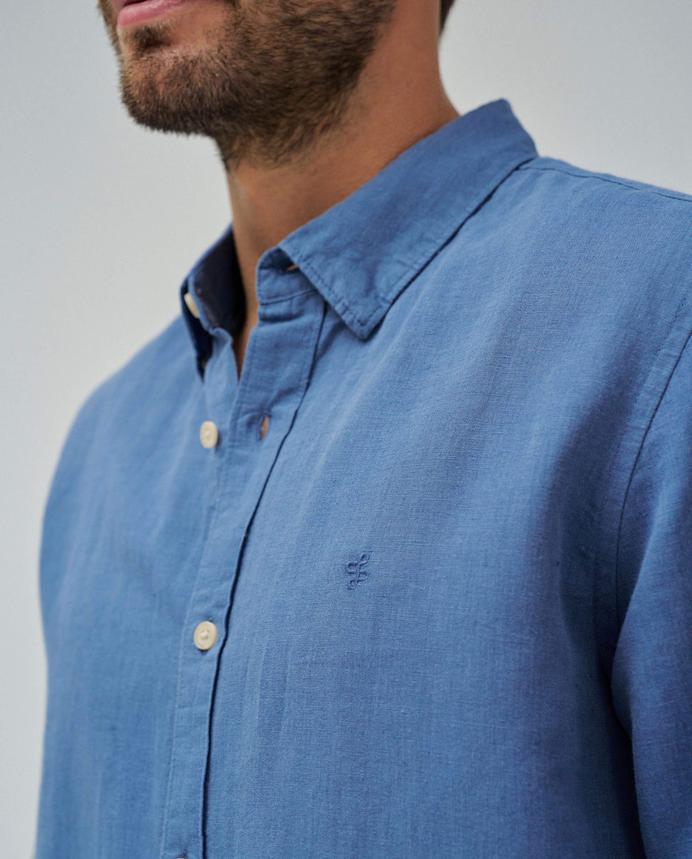 Camisa com Mescla de Linho Azul-4