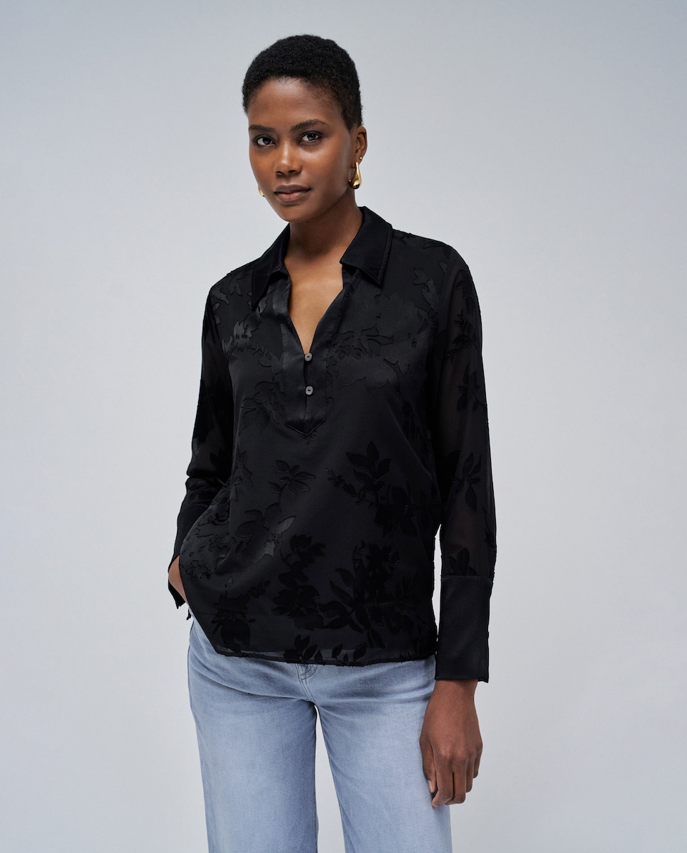 Blusa com Textura Devore e Manga Comprida Preto-1