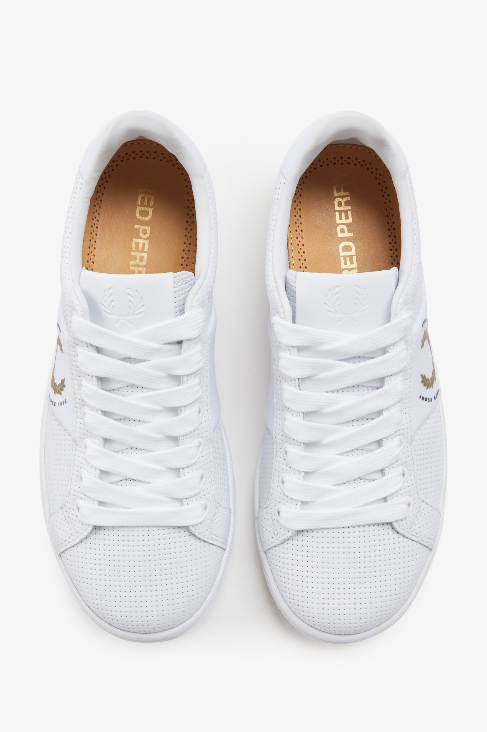 Sapatilha em pele perfurada Fred Perry Branco-2