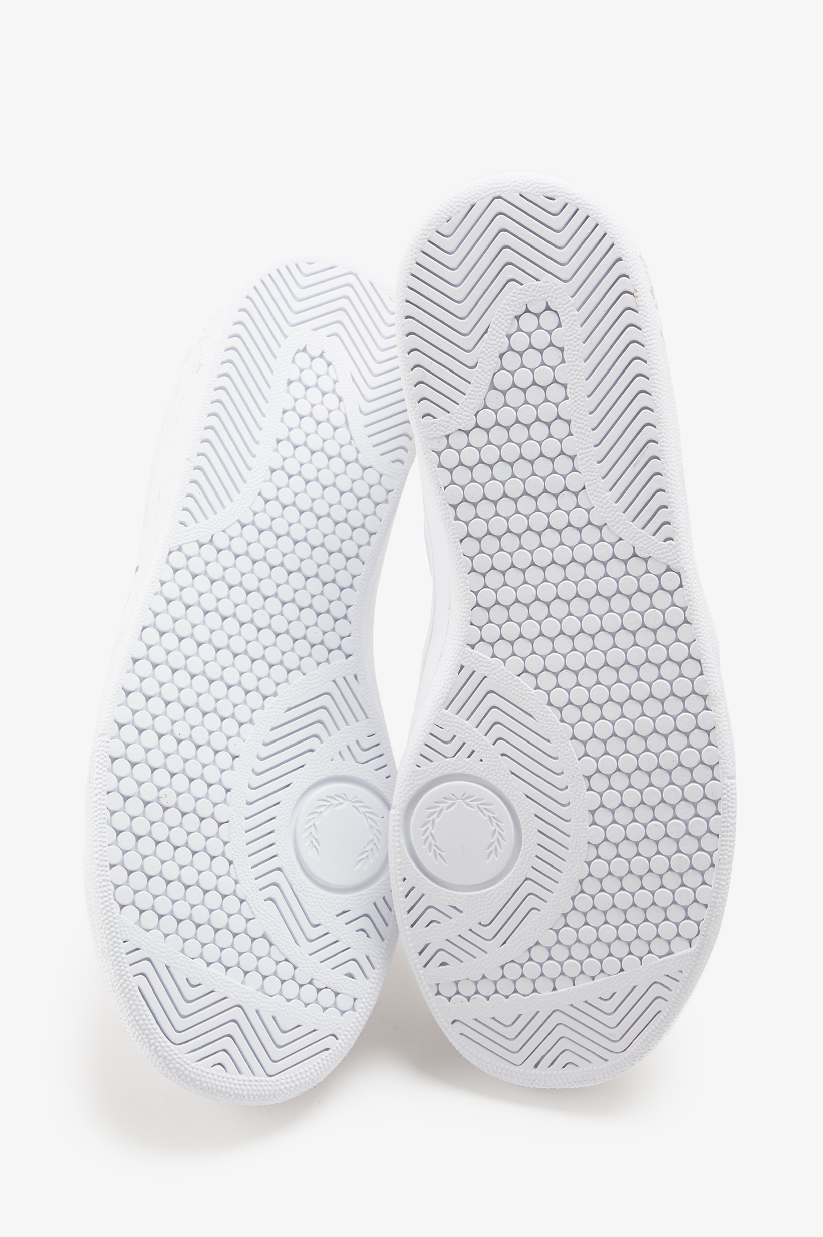 Sapatilha em pele perfurada Fred Perry Branco-4