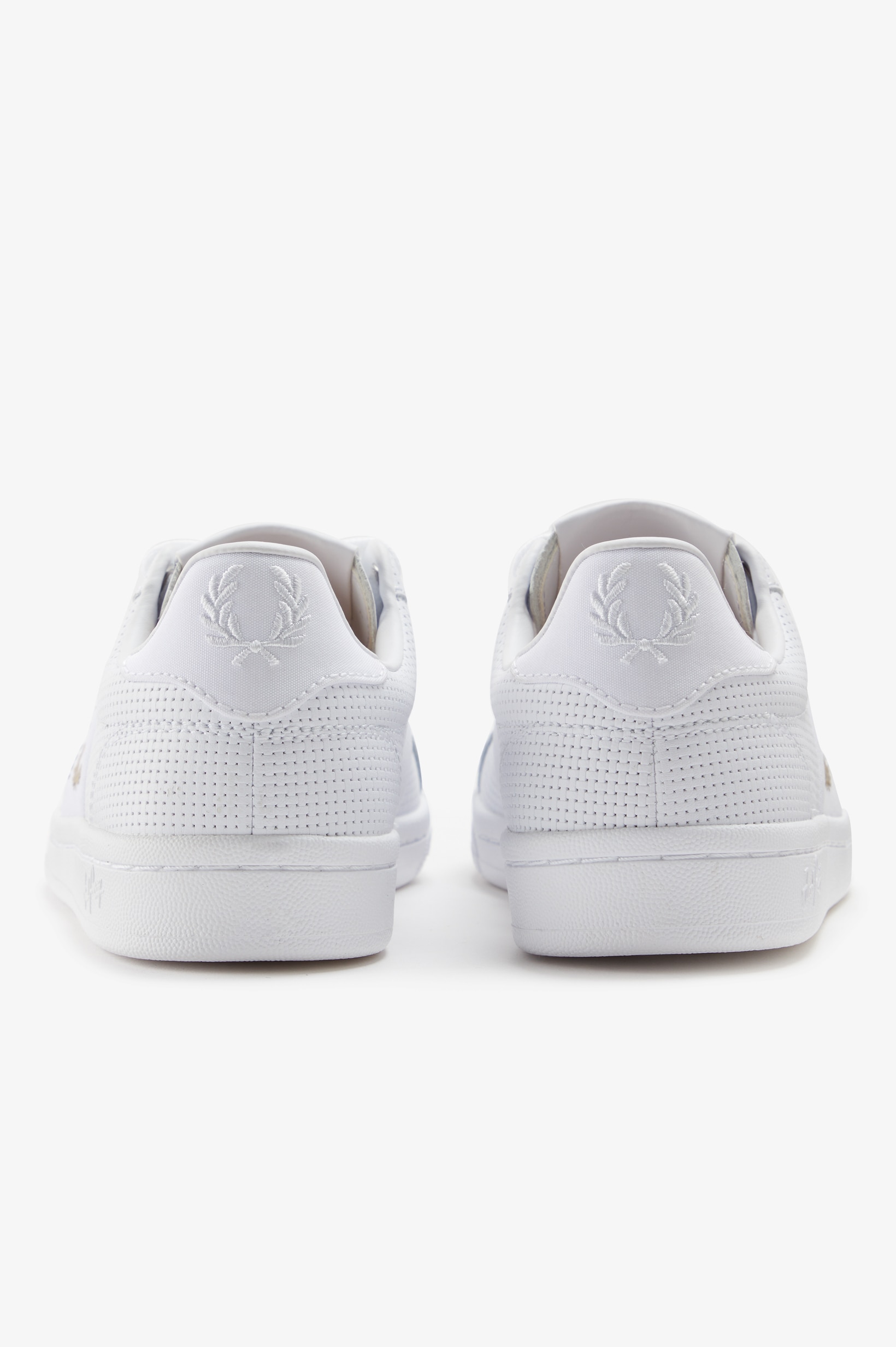 Sapatilha em pele perfurada Fred Perry Branco-5