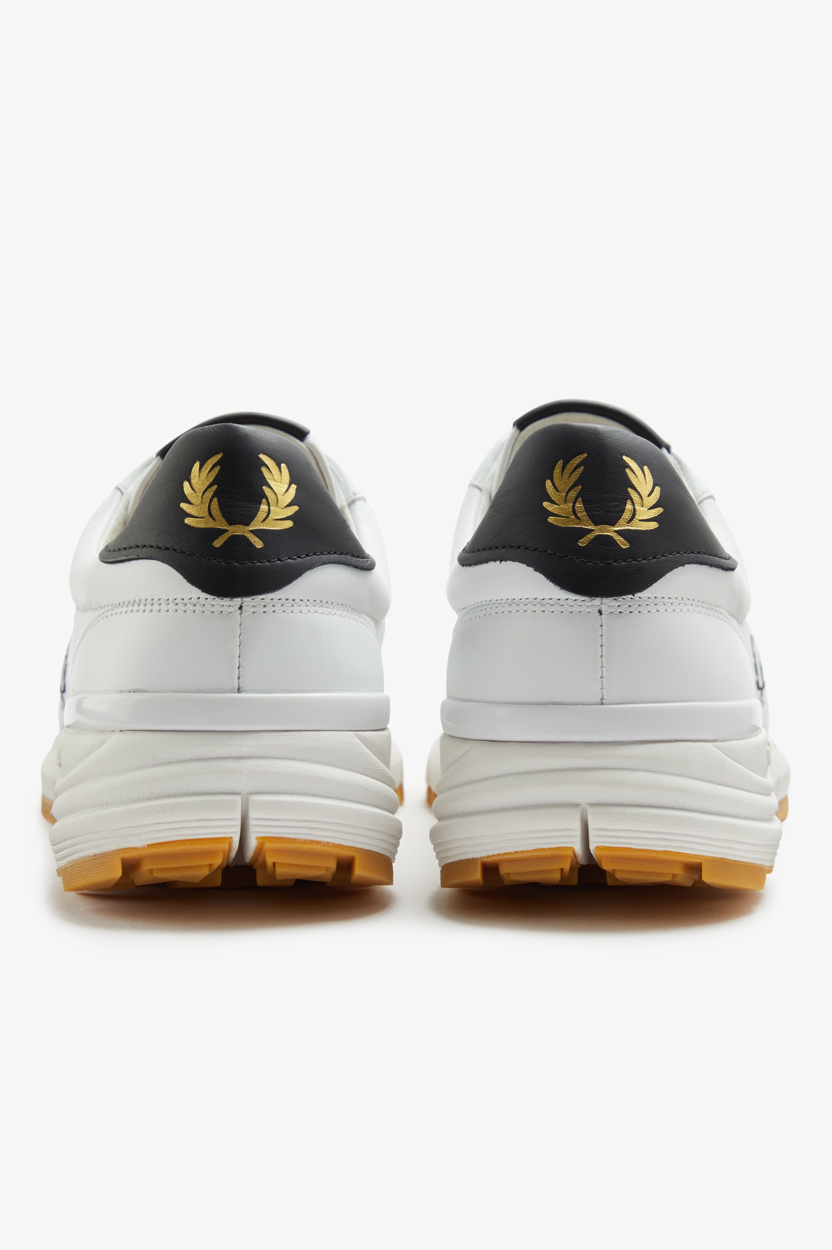 Sapatilha unisexo, em pele Fred Perry Branco-4