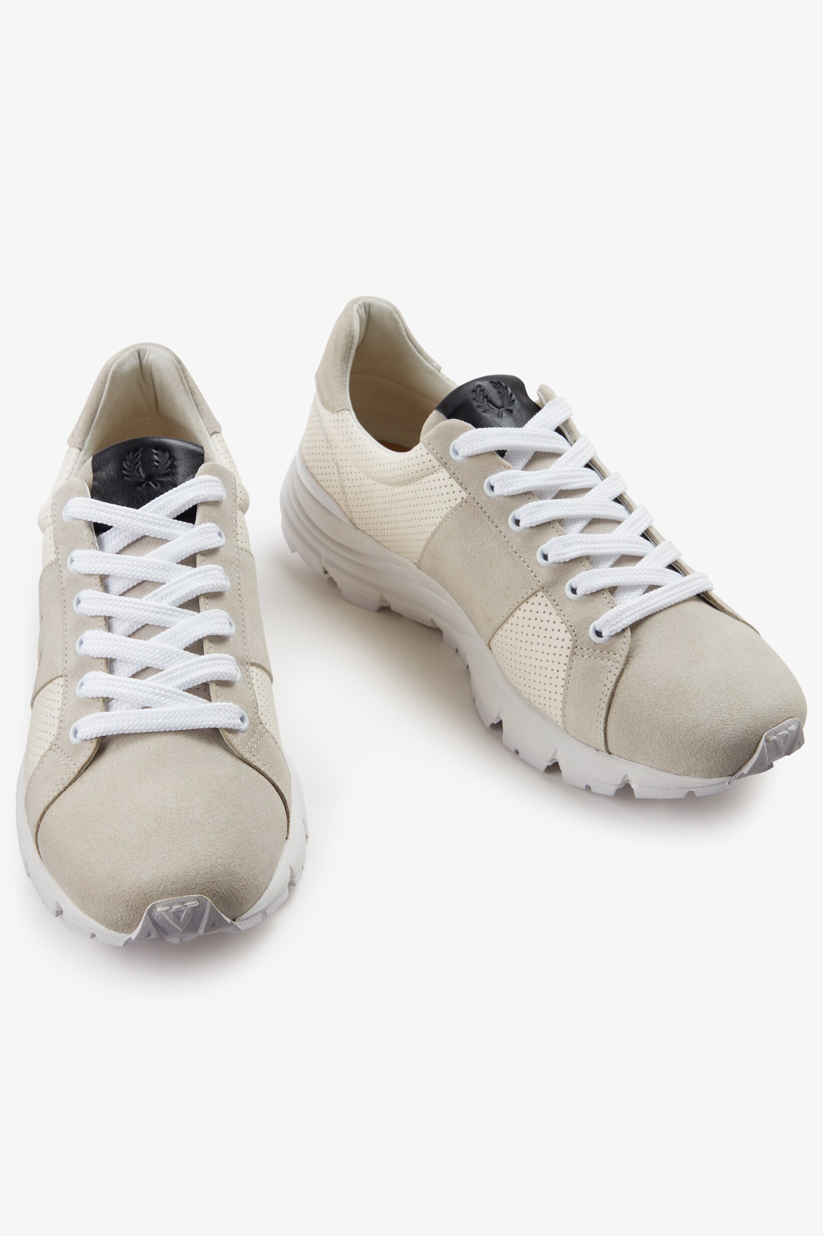 Sapatilha unisexo, em pele Fred Perry Branco-3